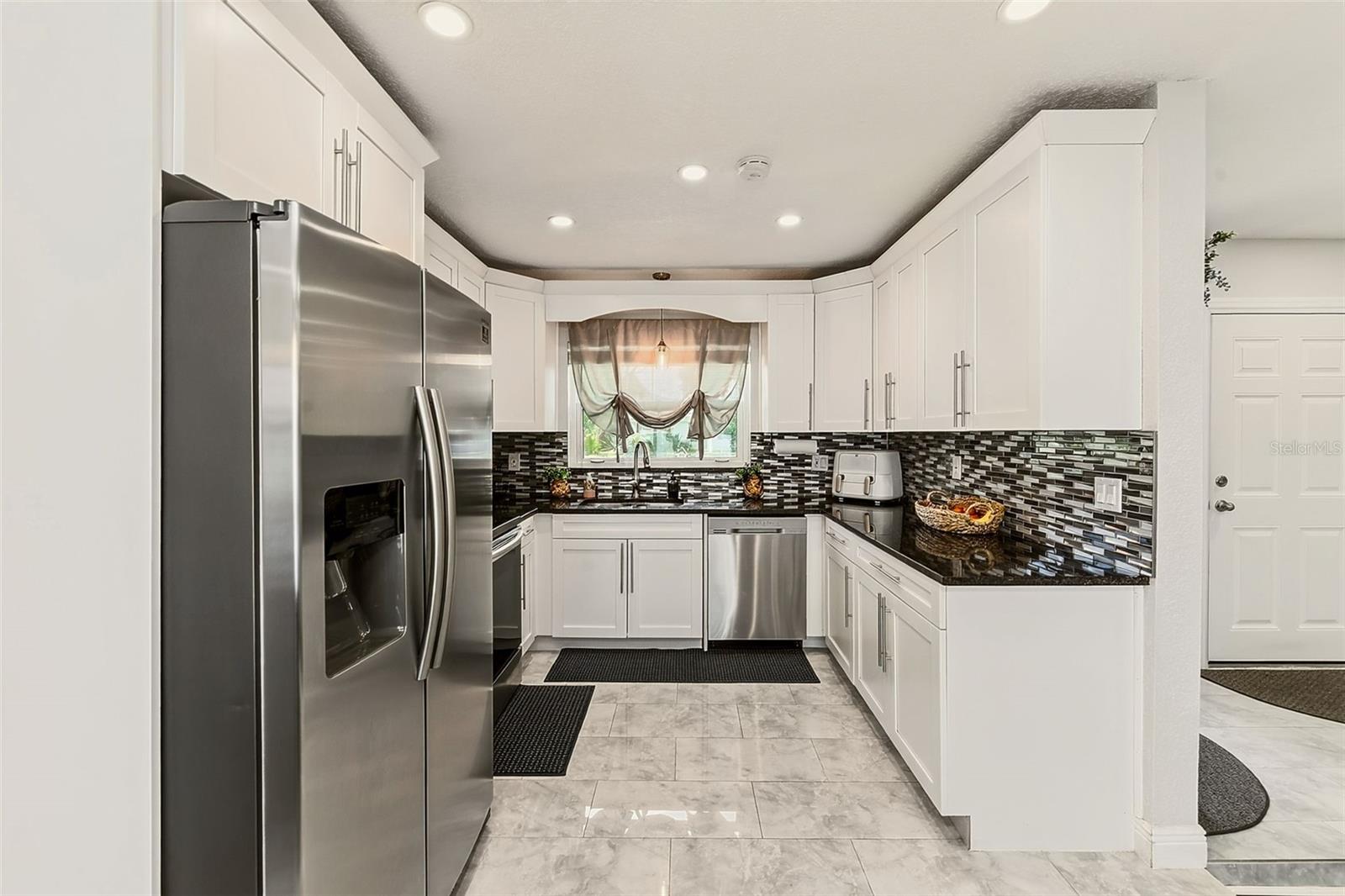 2165 CAMPUS DR — photo 10