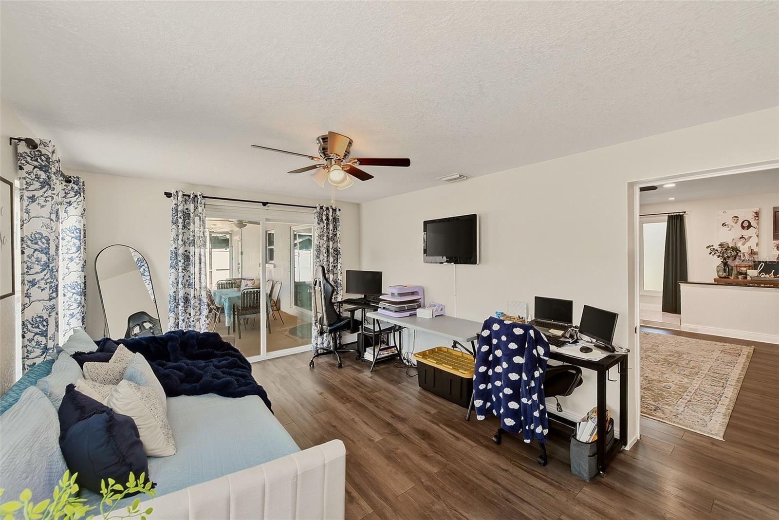 2165 CAMPUS DR — photo 24