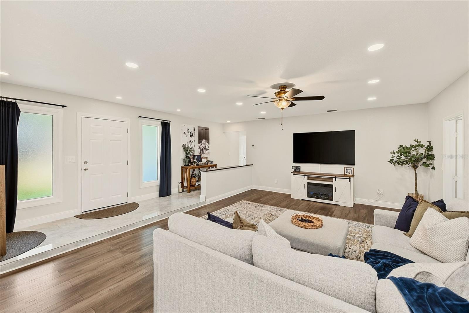 2165 CAMPUS DR — photo 7