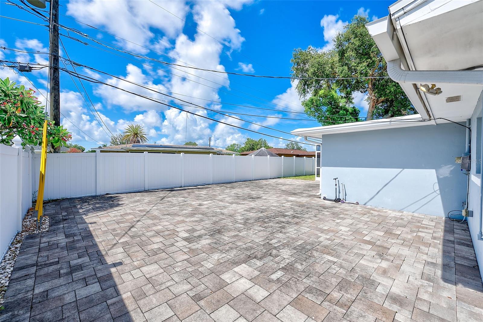 2165 CAMPUS DR — photo 37