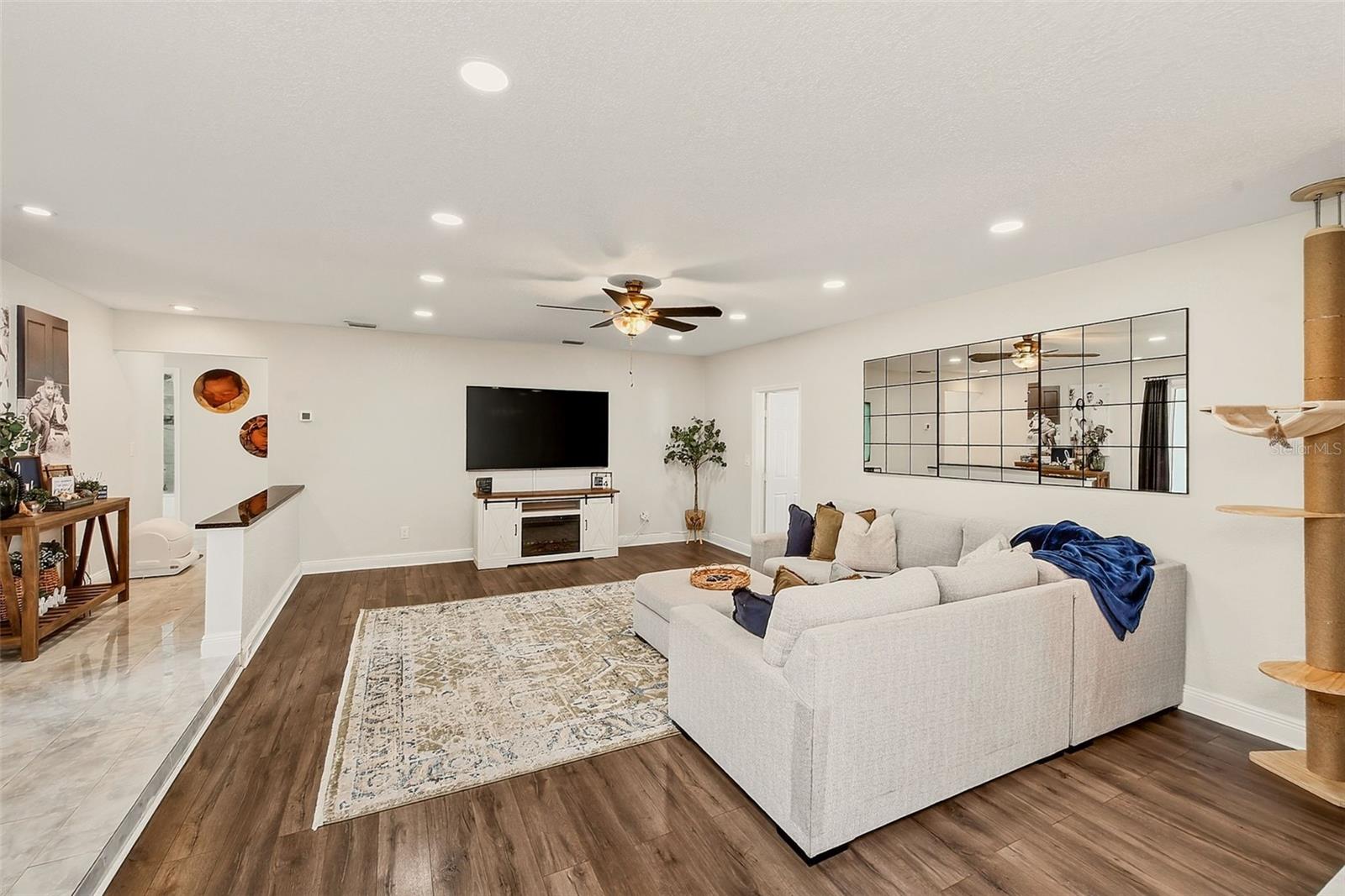 2165 CAMPUS DR — photo 6