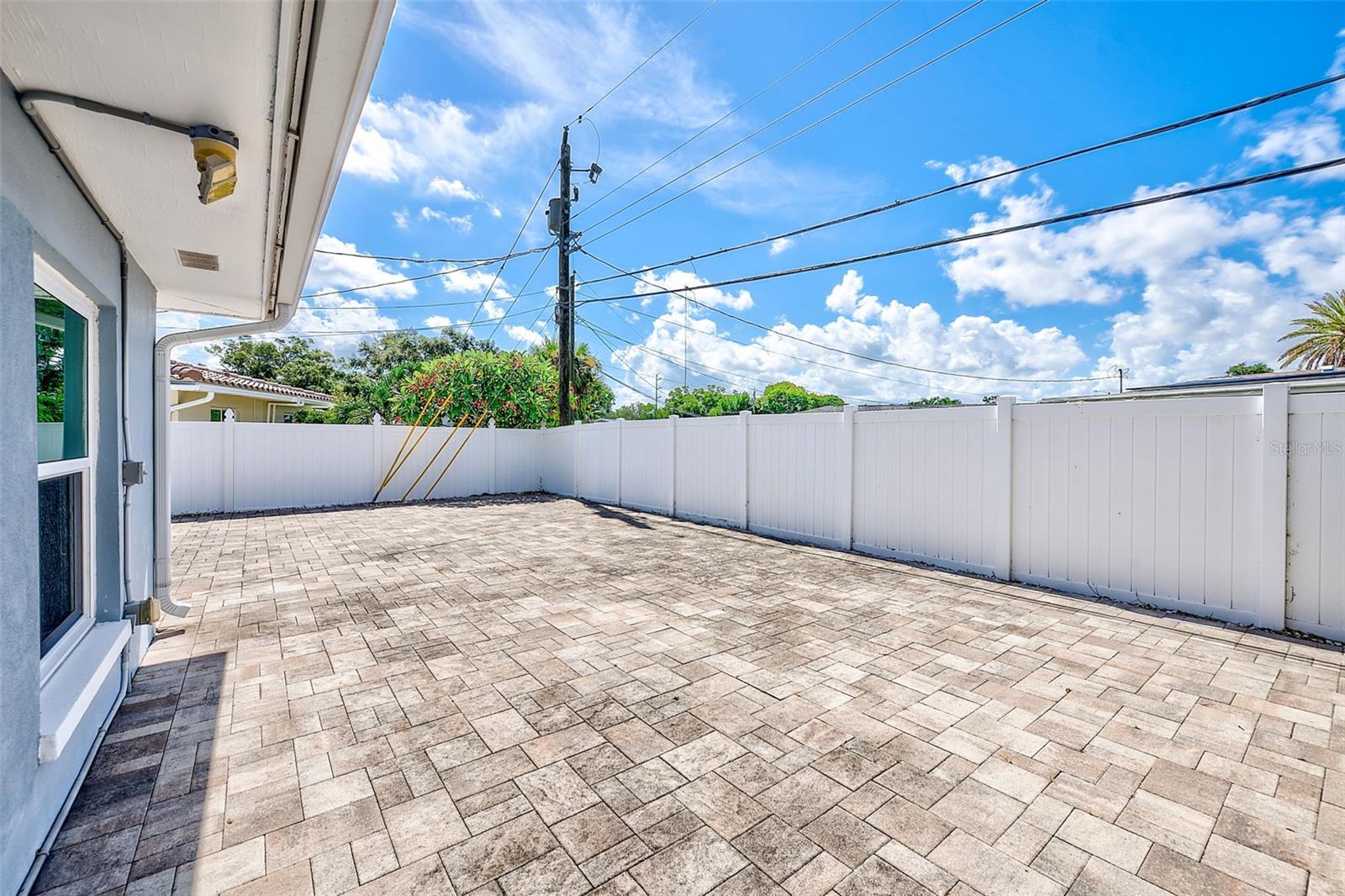 2165 CAMPUS DR — photo 35