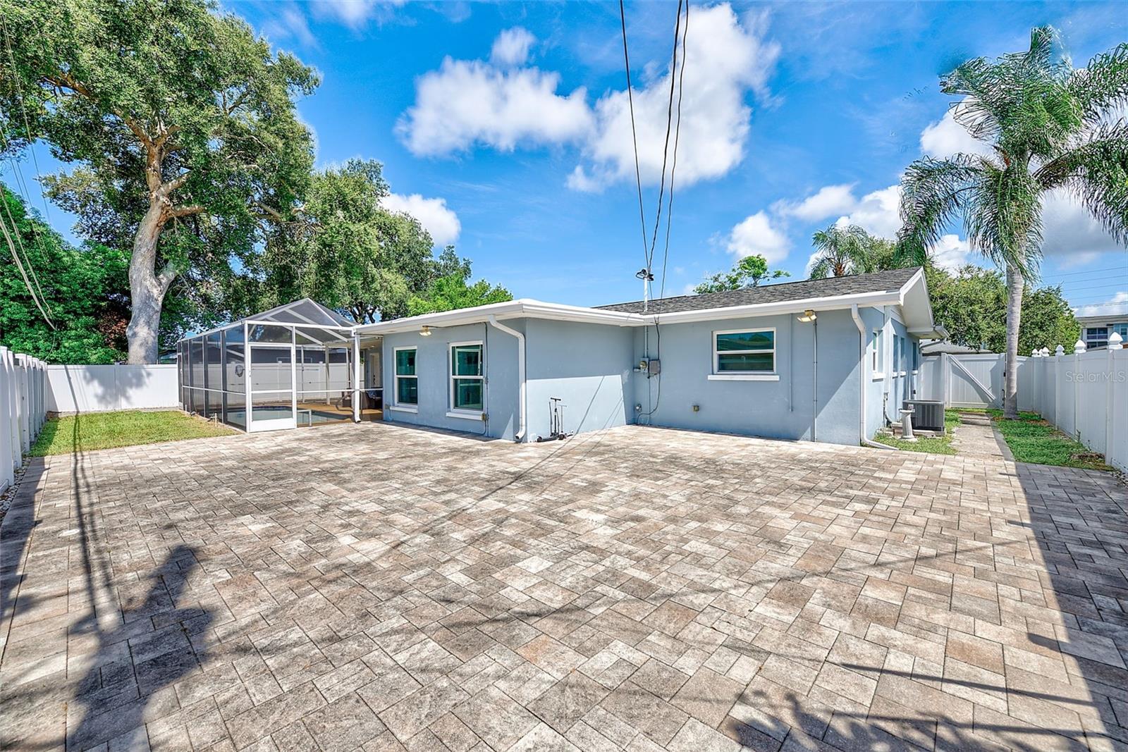 2165 CAMPUS DR — photo 36