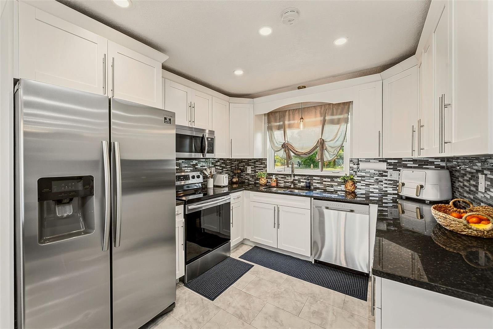 2165 CAMPUS DR — photo 11