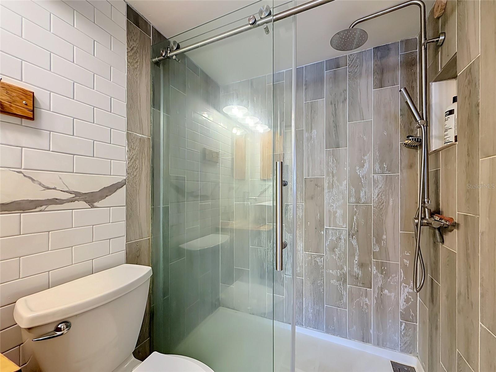 602 MINDY DR — photo 28