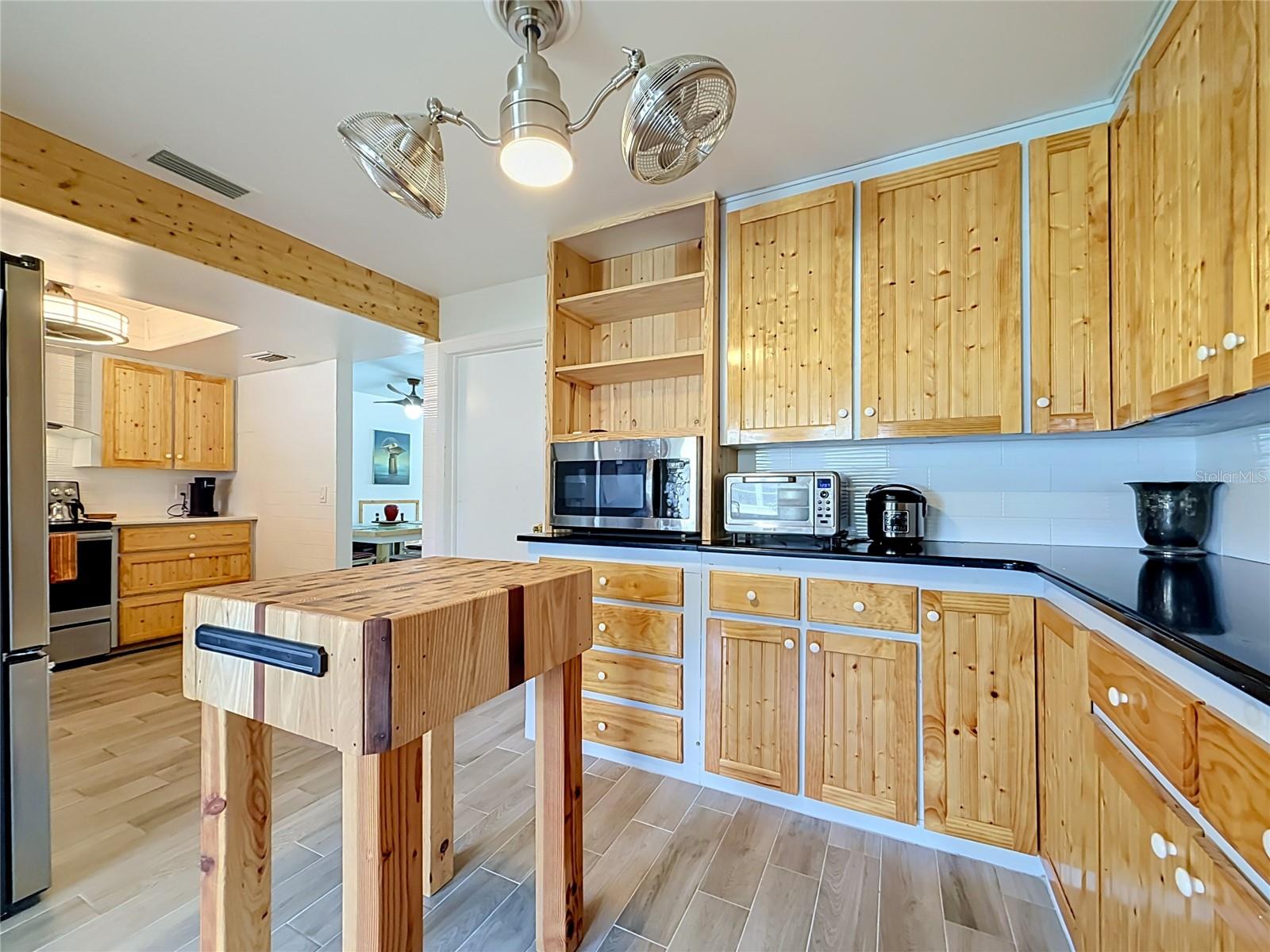 602 MINDY DR — photo 17