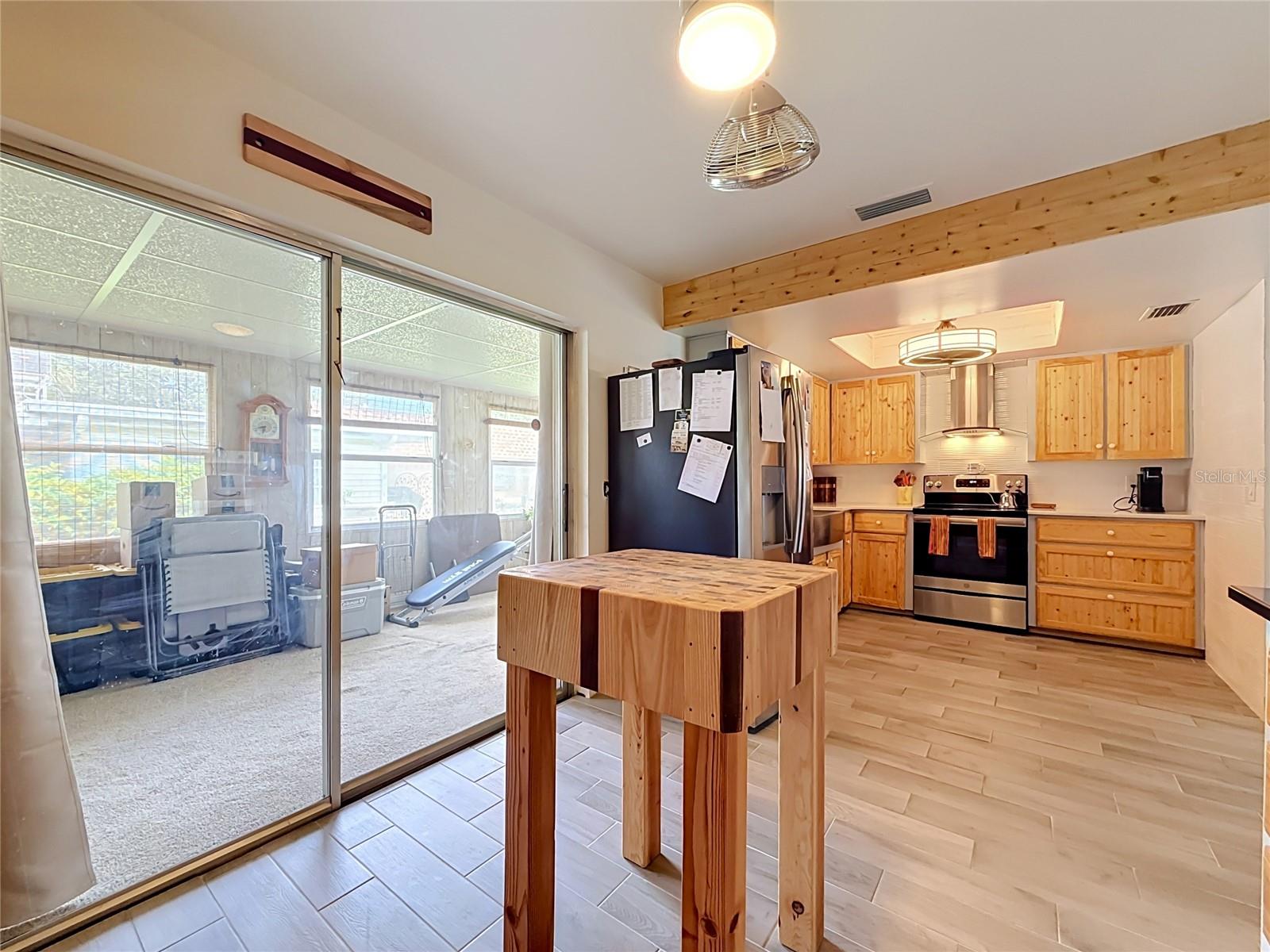 602 MINDY DR — photo 18