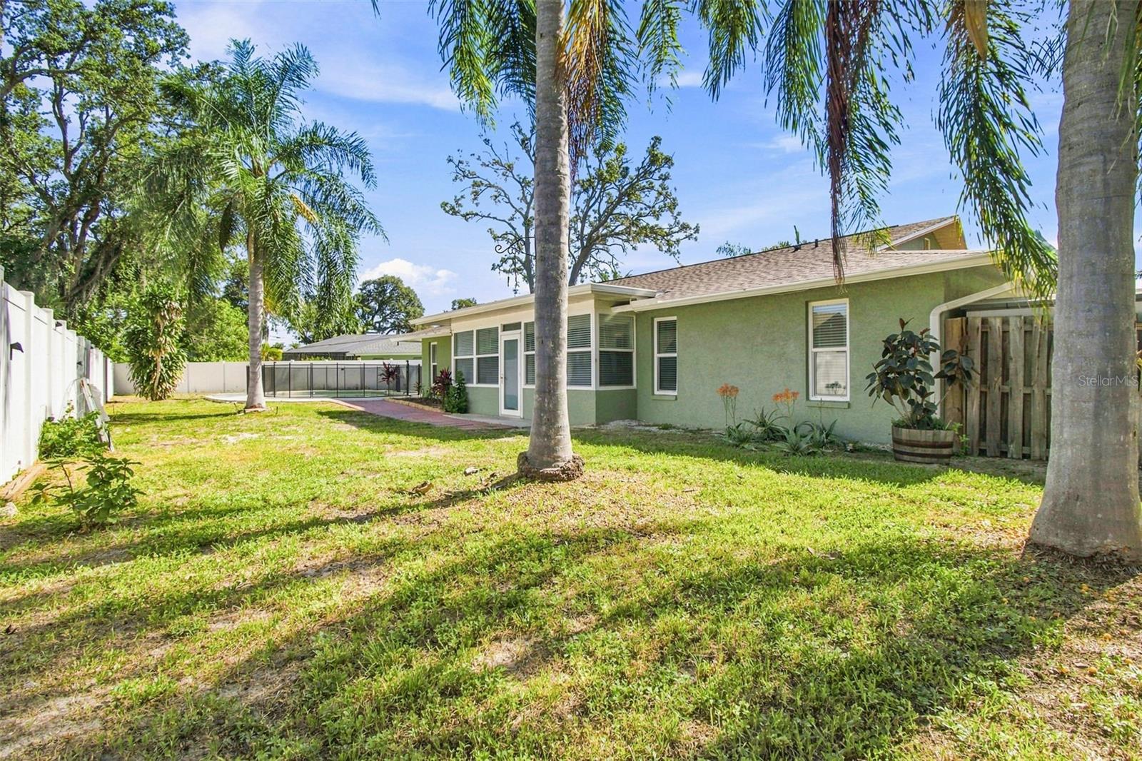 527 WAYFARER DR — photo 35