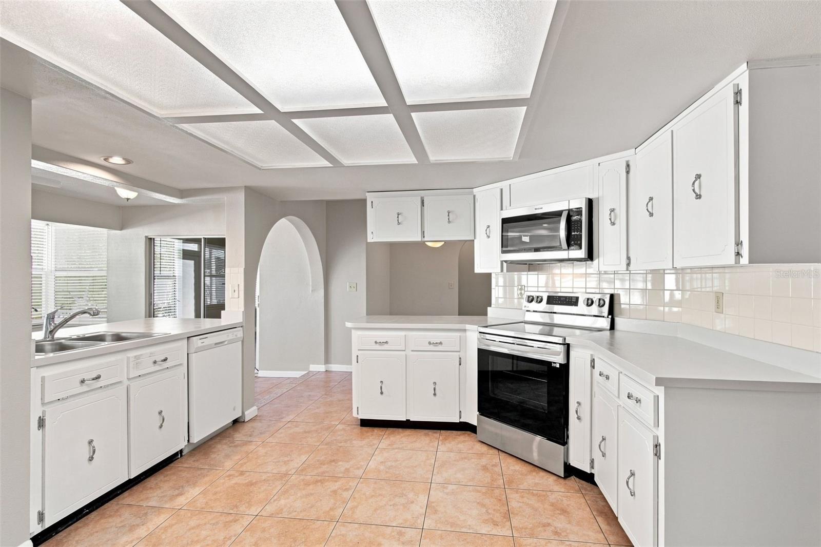 527 WAYFARER DR — photo 4