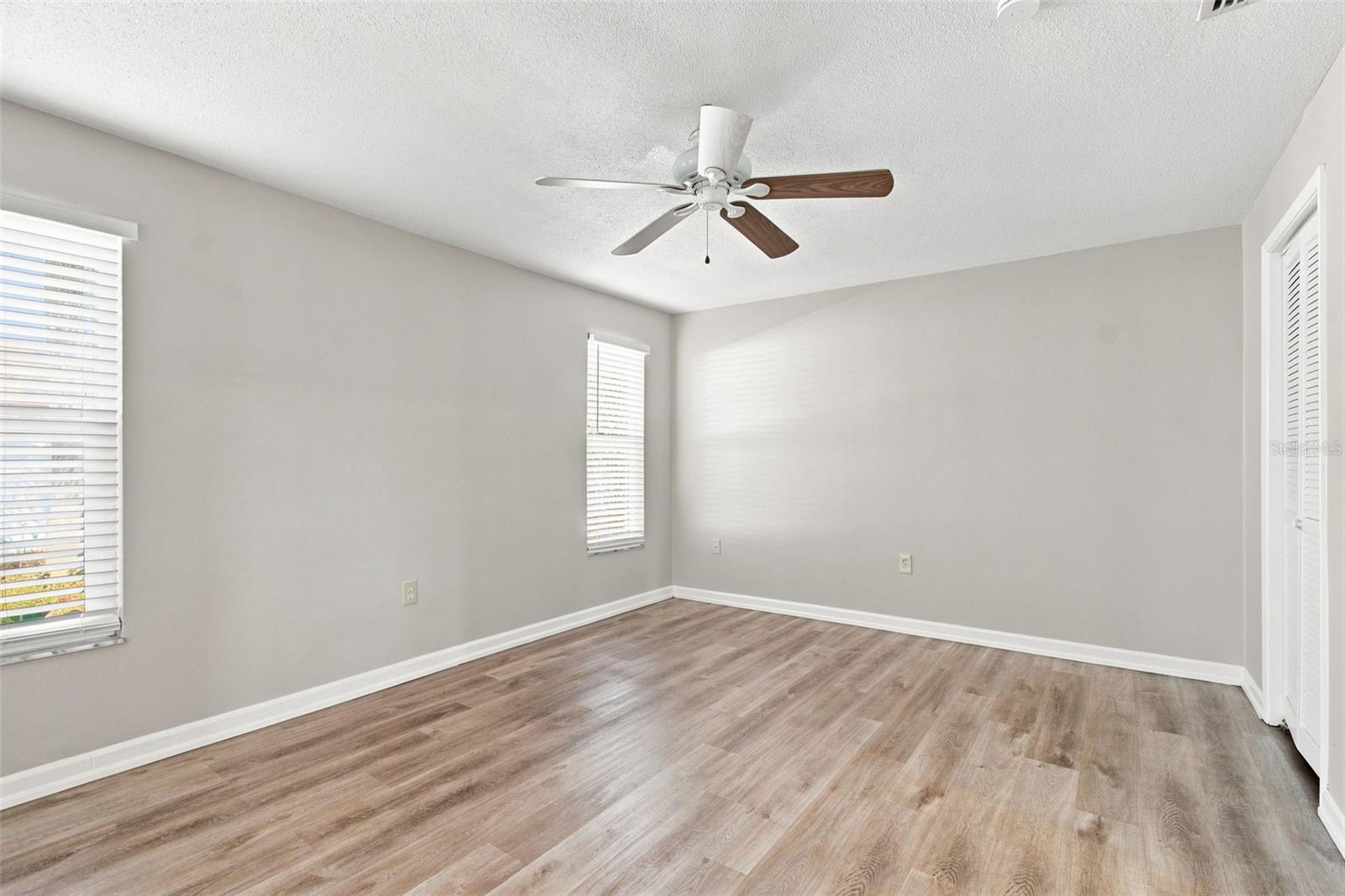 527 WAYFARER DR — photo 25