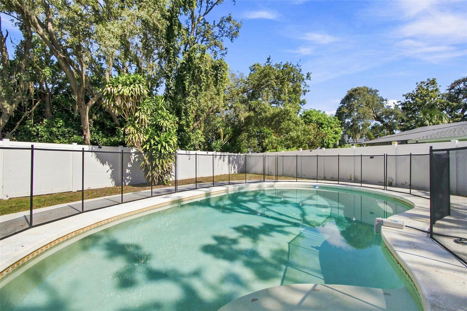 527 WAYFARER DR — photo 39