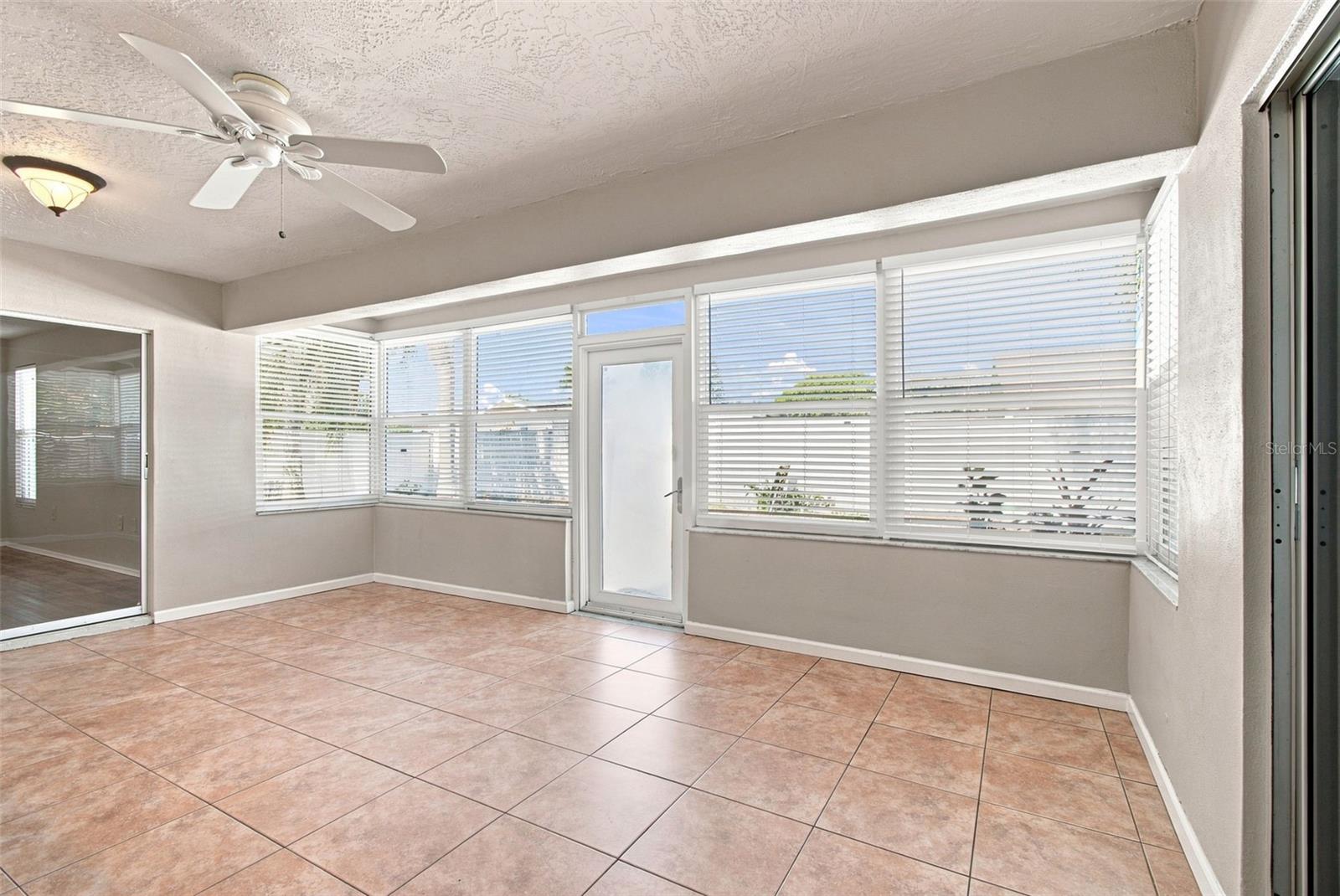 527 WAYFARER DR — photo 10