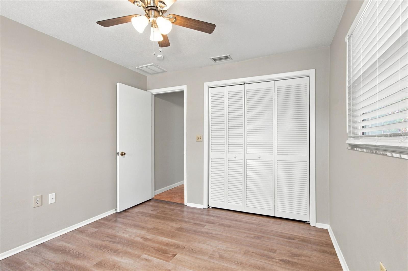 527 WAYFARER DR — photo 33