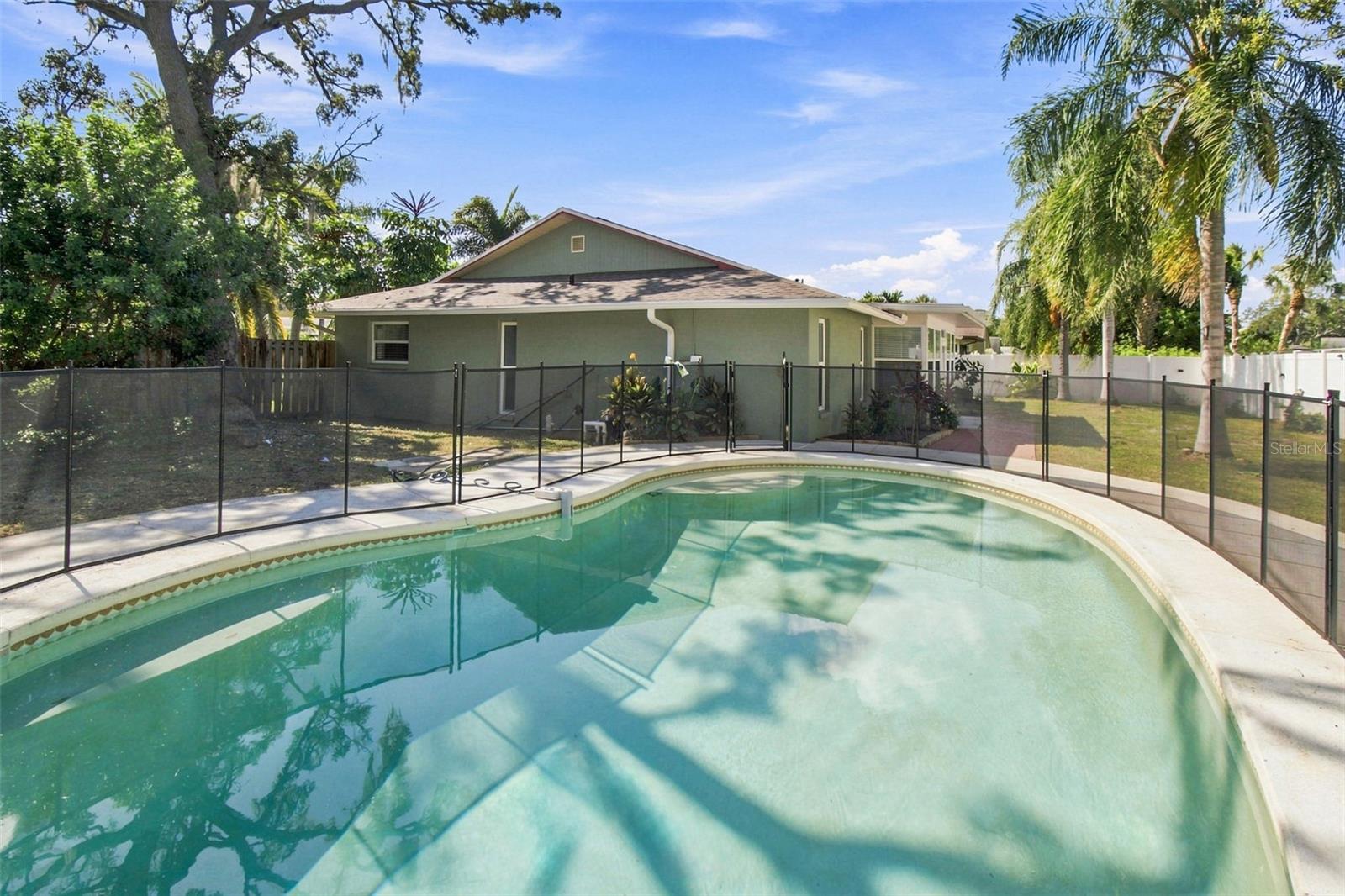 527 WAYFARER DR — photo 40