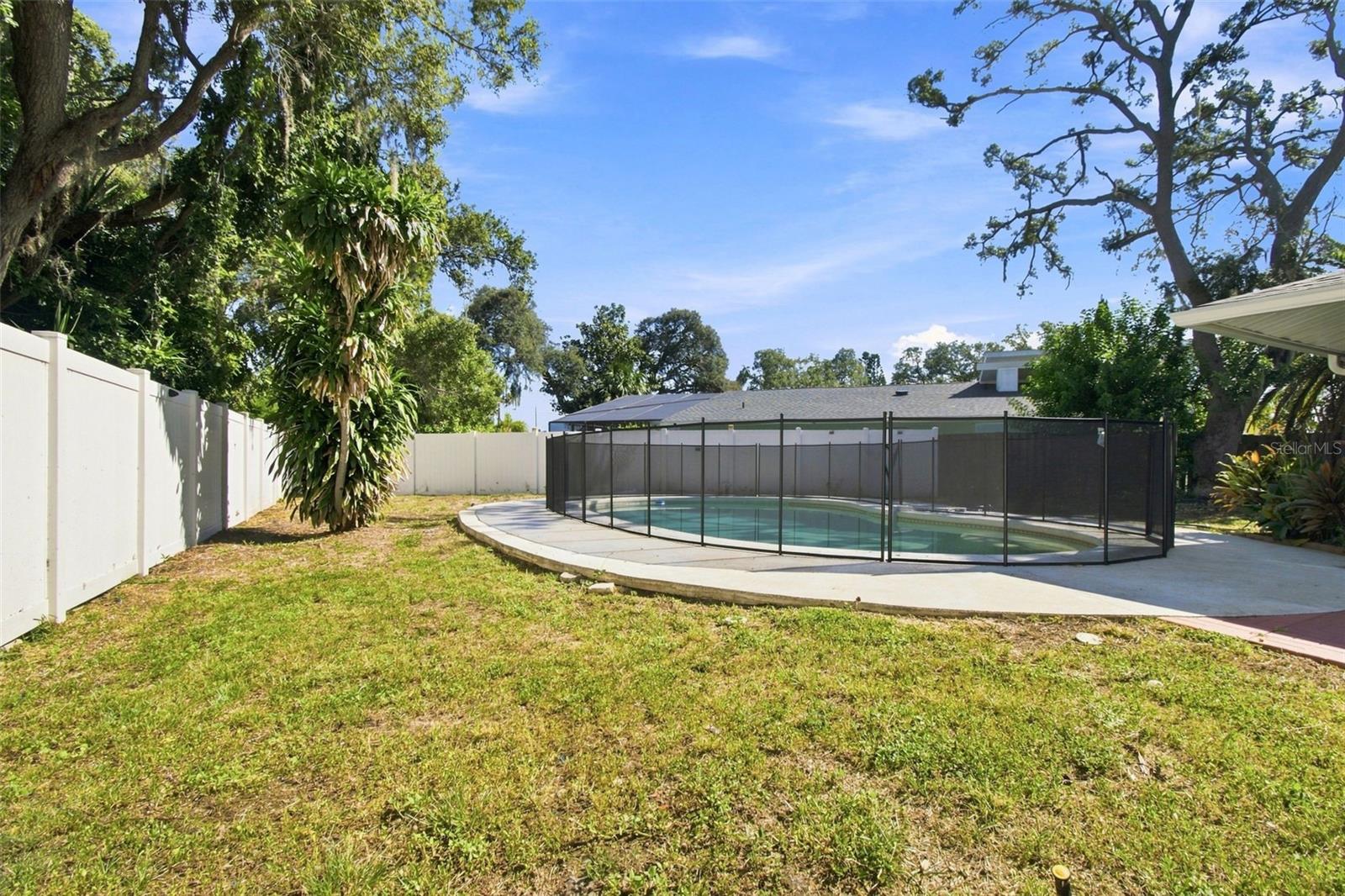 527 WAYFARER DR — photo 37