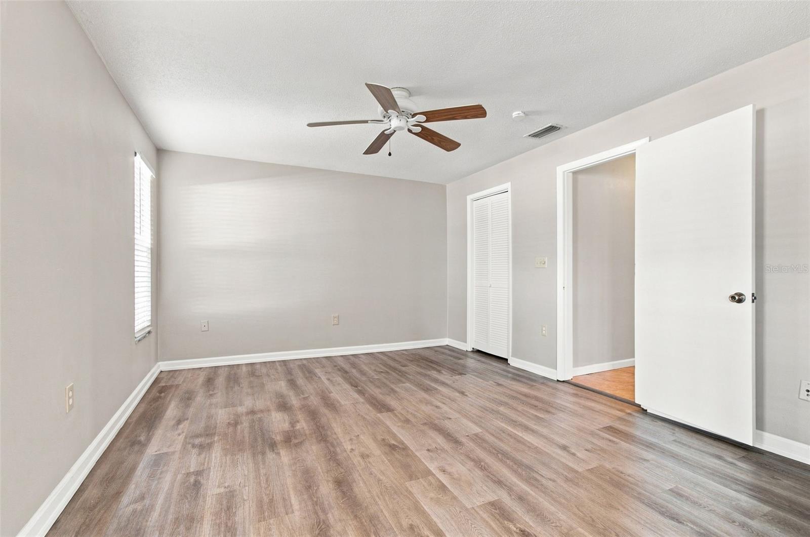527 WAYFARER DR — photo 26