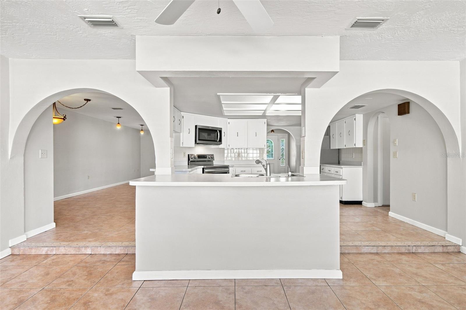 527 WAYFARER DR — photo 8
