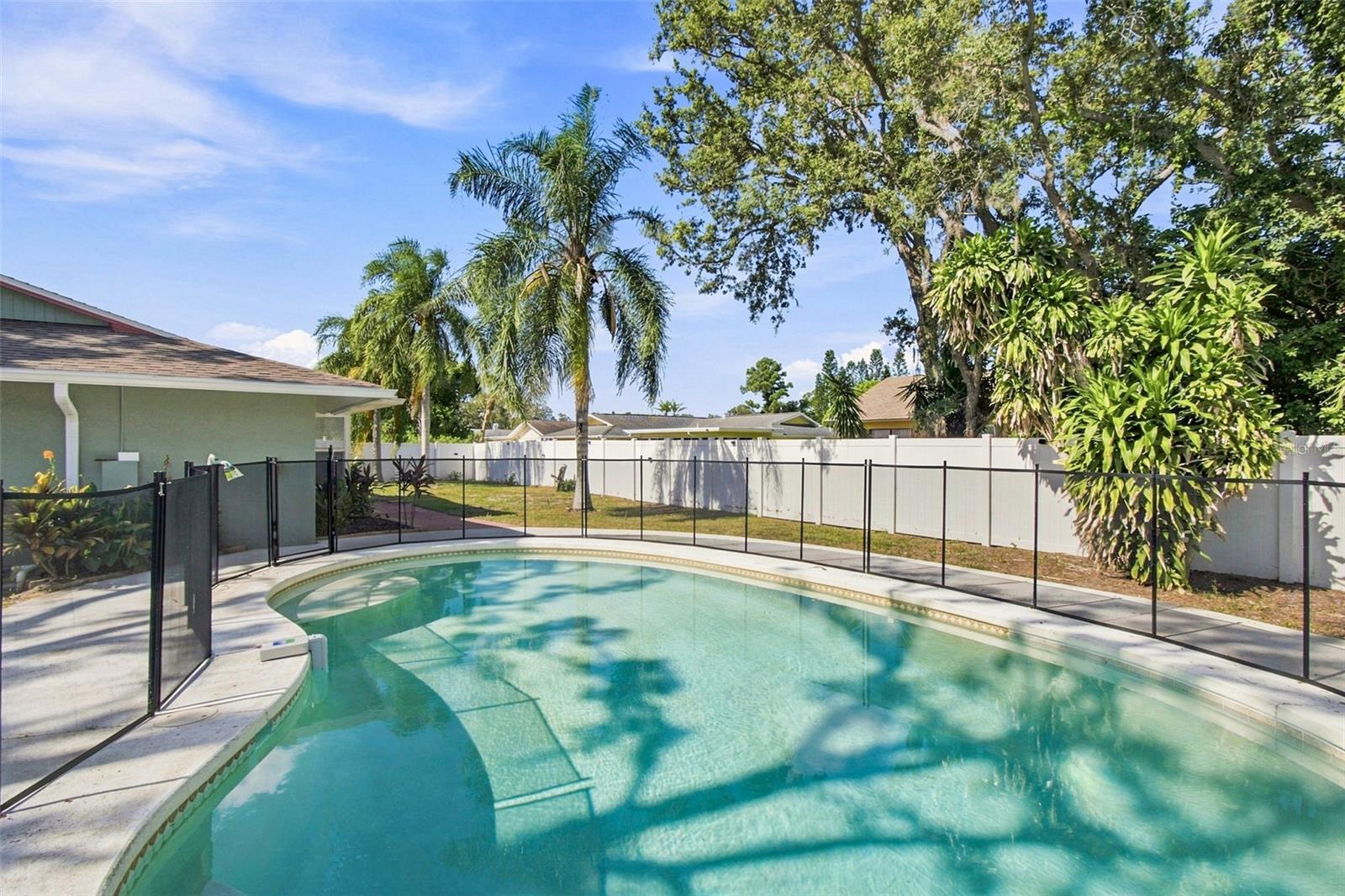 527 WAYFARER DR — photo 41