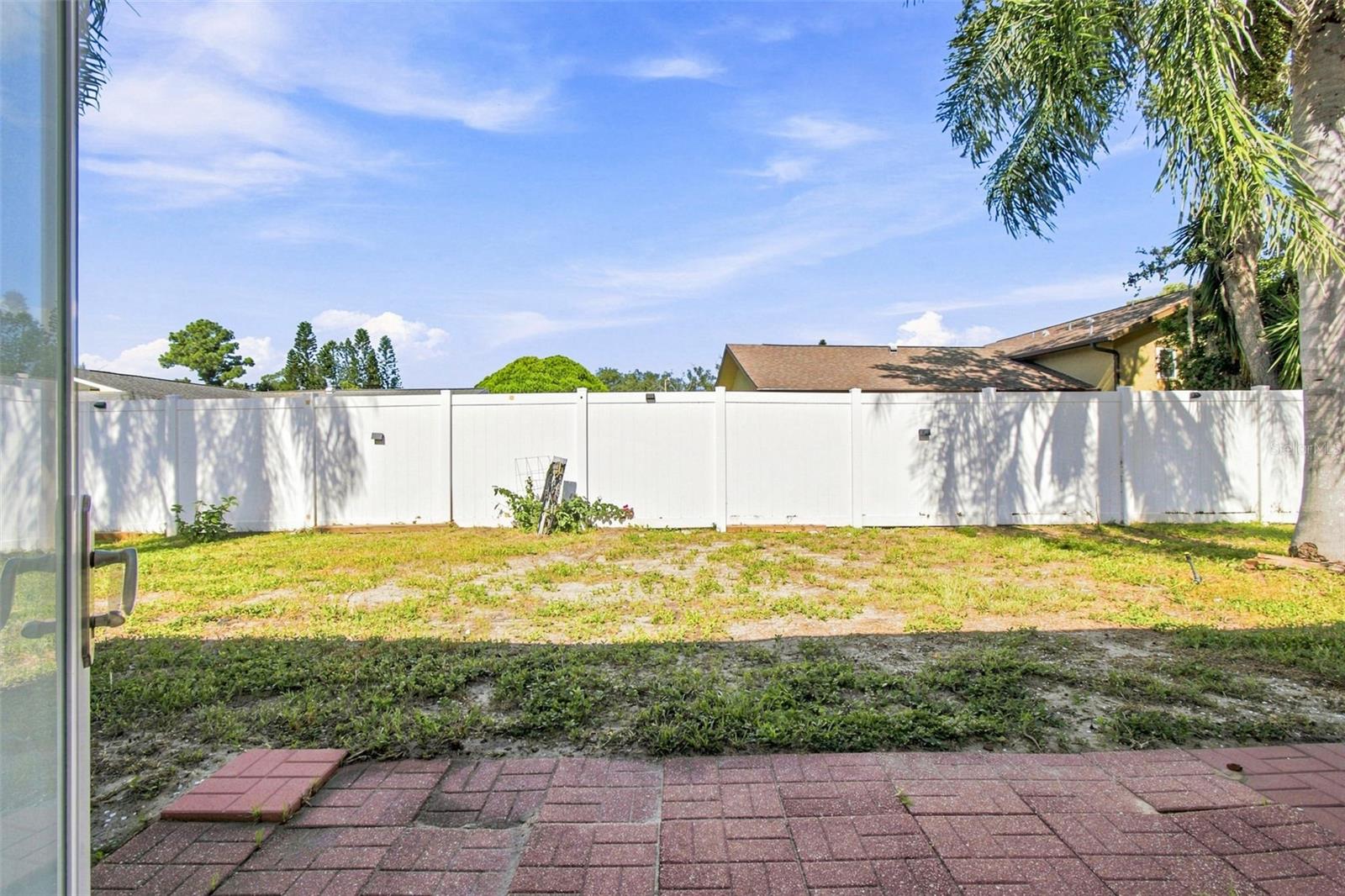 527 WAYFARER DR — photo 34