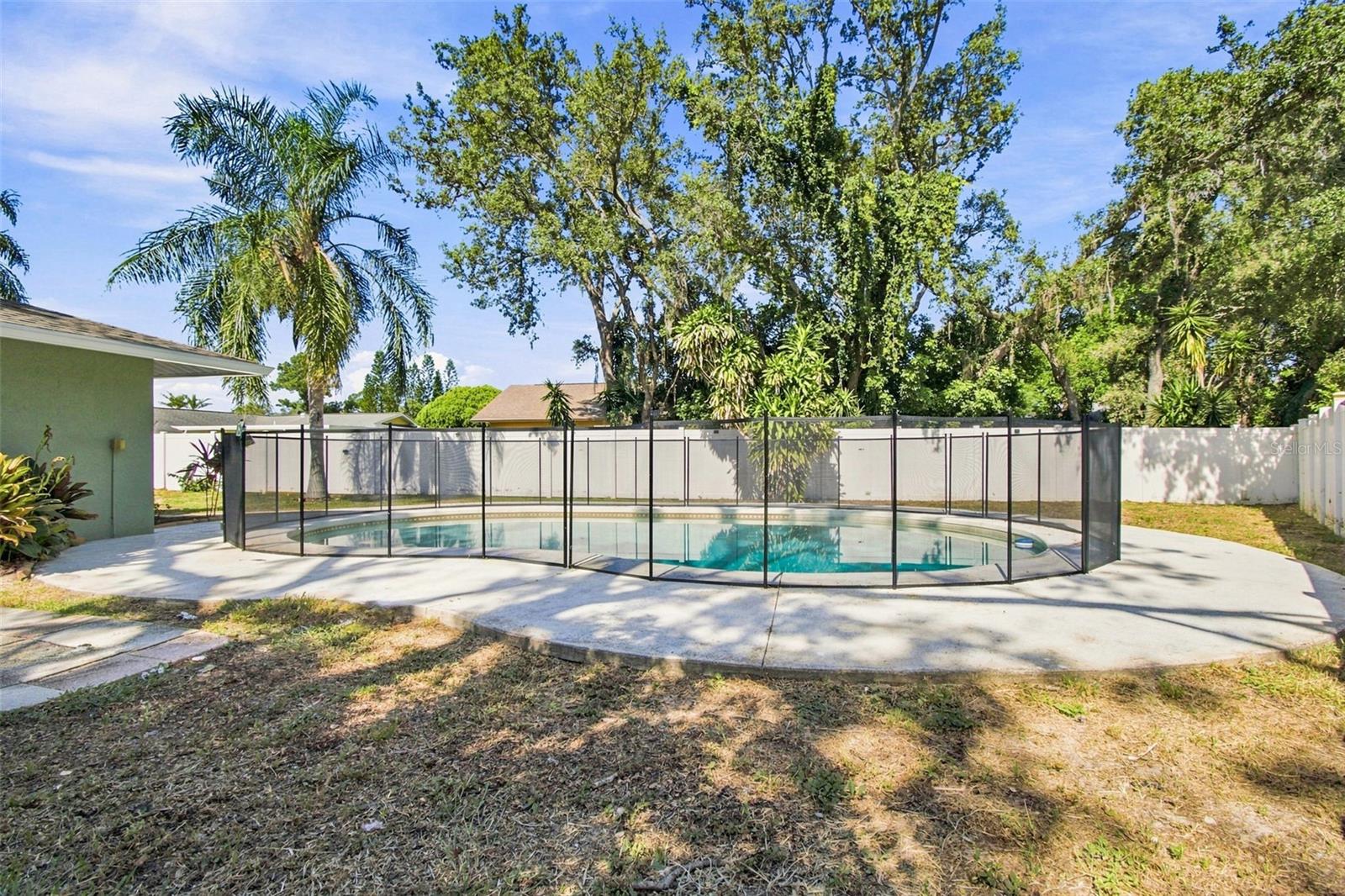 527 WAYFARER DR — photo 38