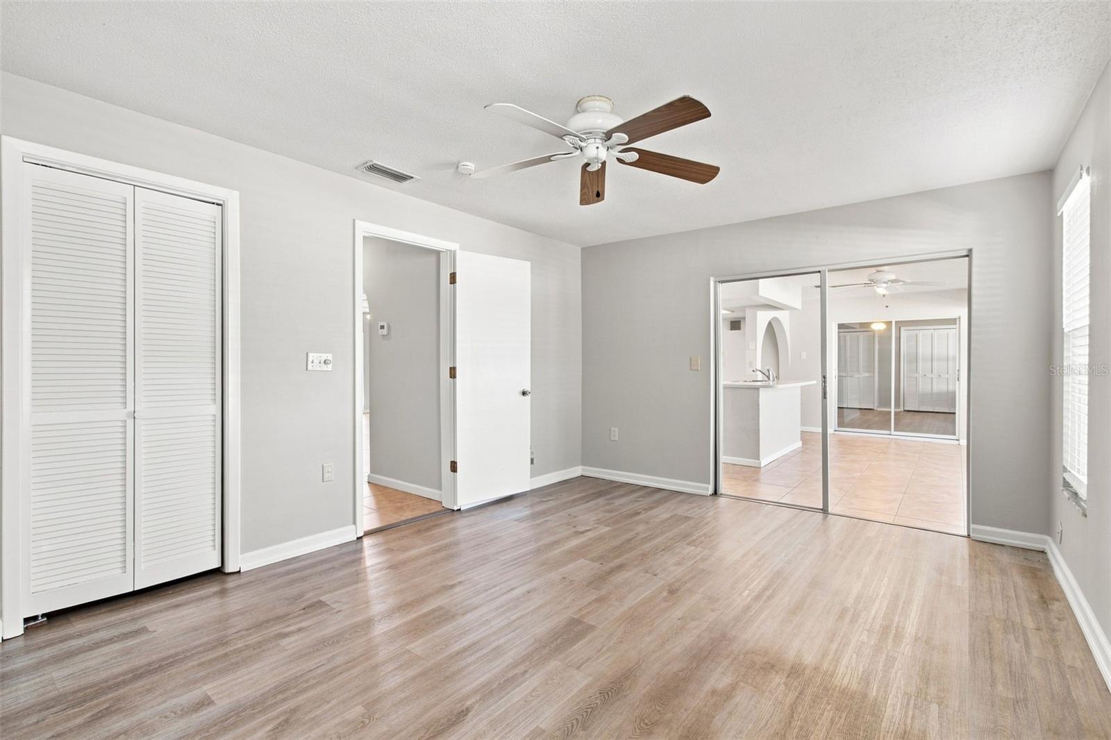 527 WAYFARER DR — photo 27