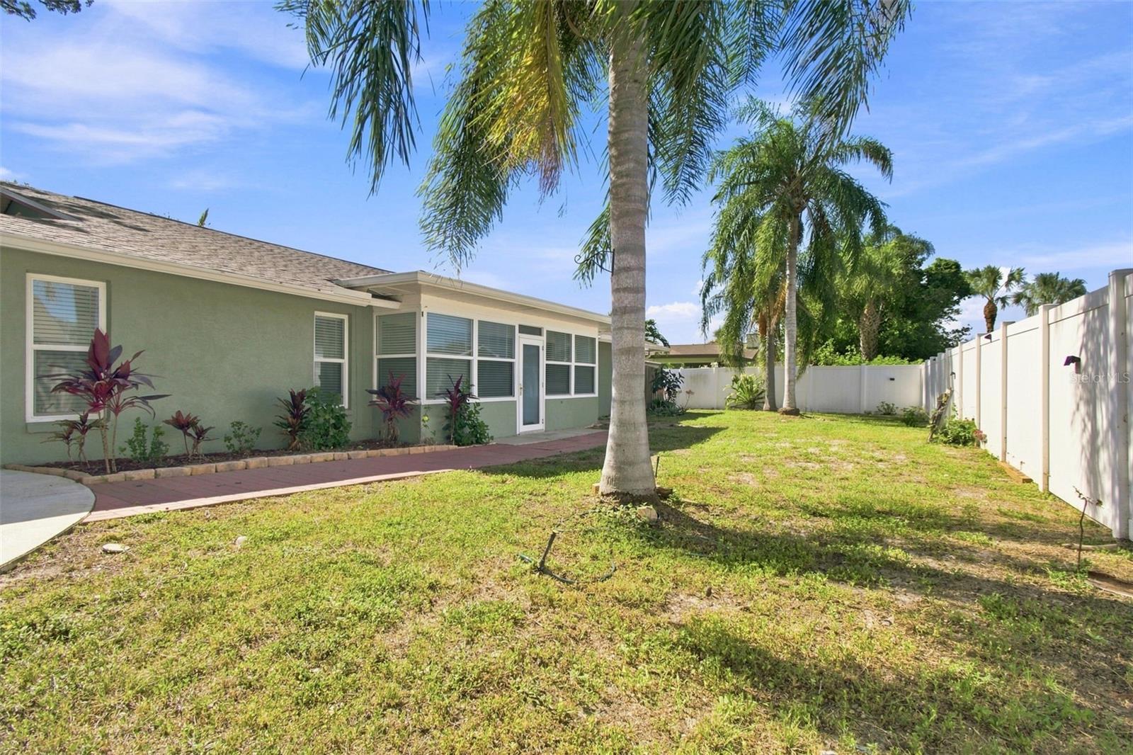 527 WAYFARER DR — photo 36