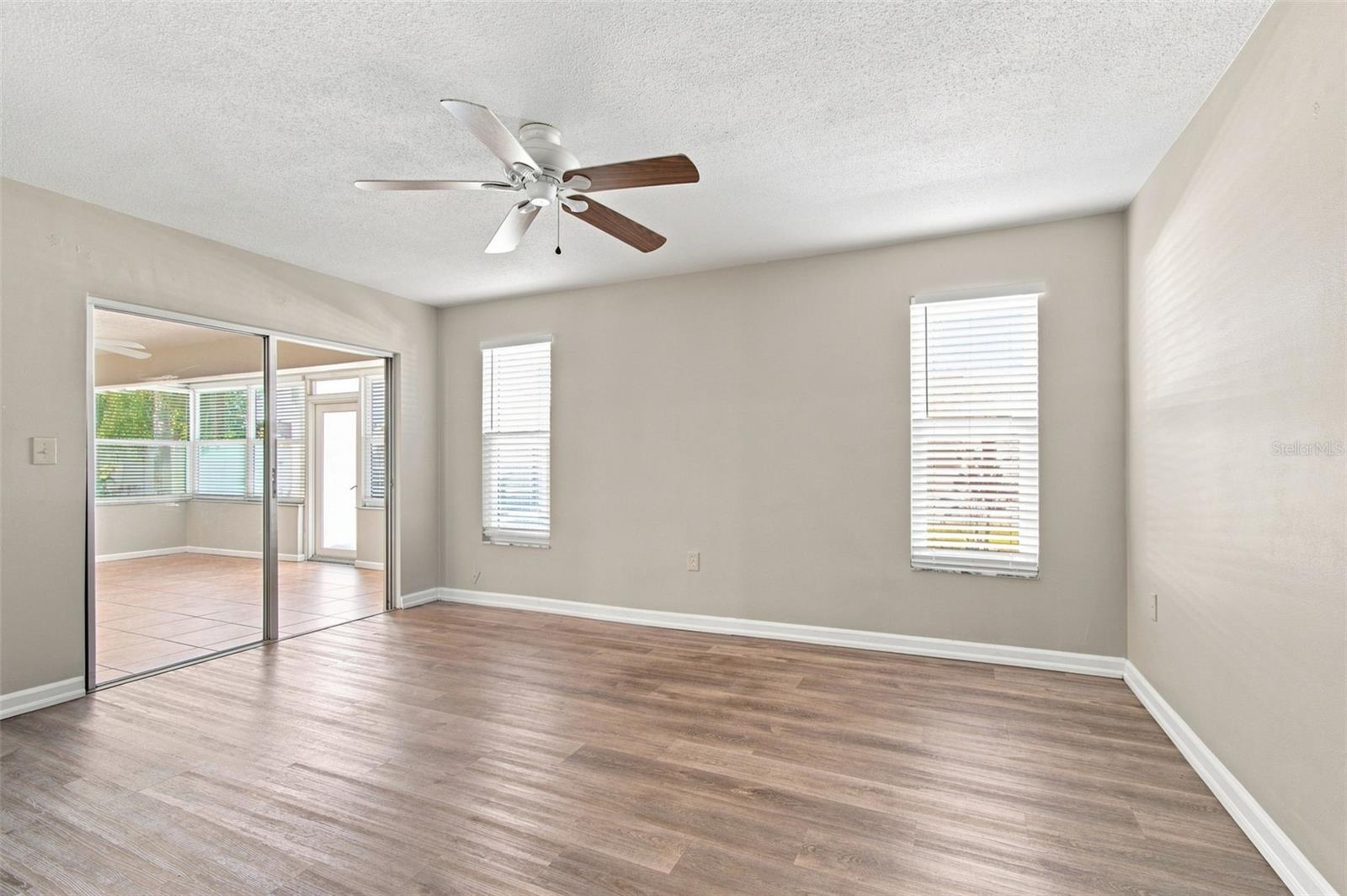 527 WAYFARER DR — photo 28
