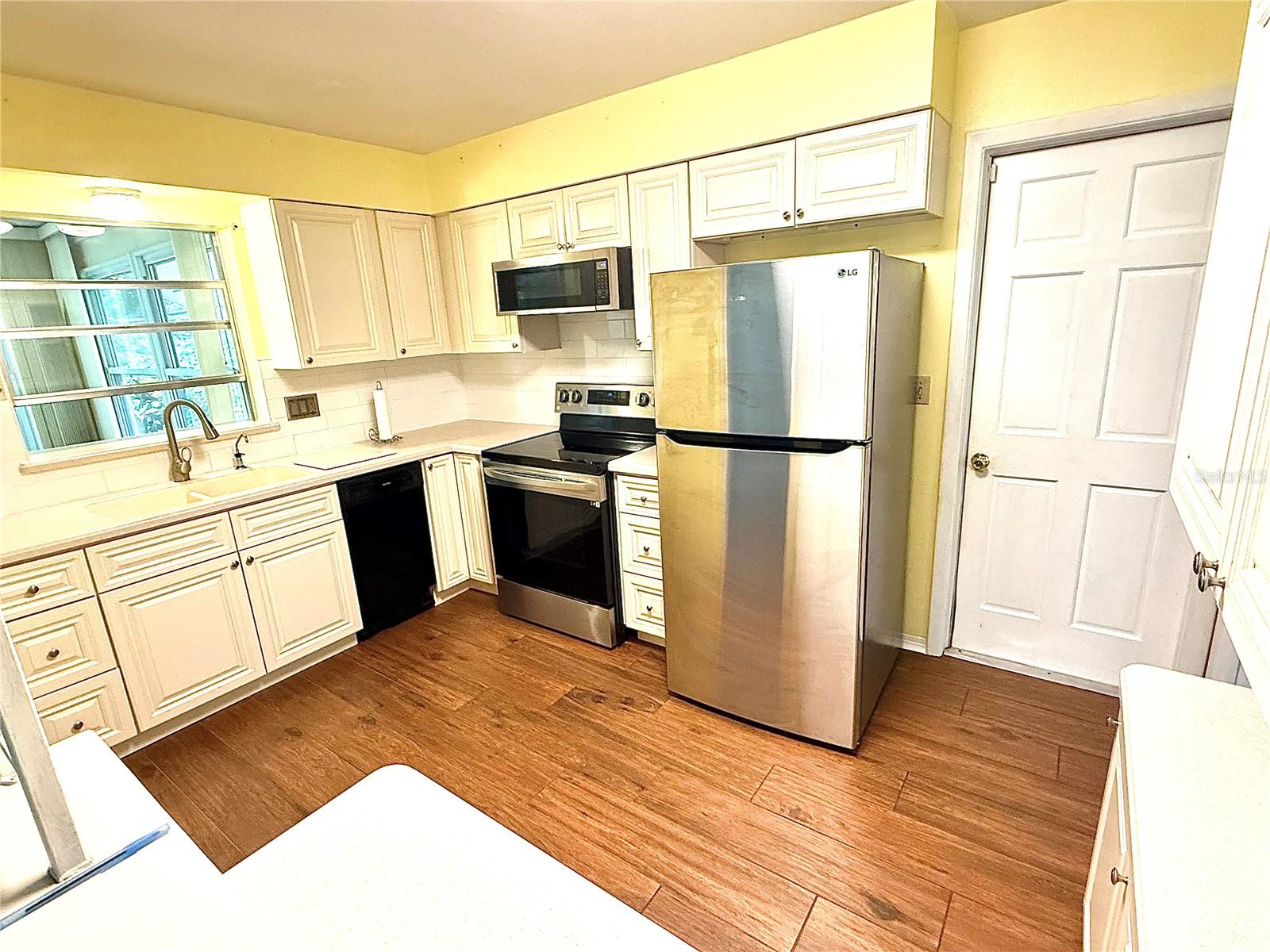 8927 LAKEWOOD DR — photo 9