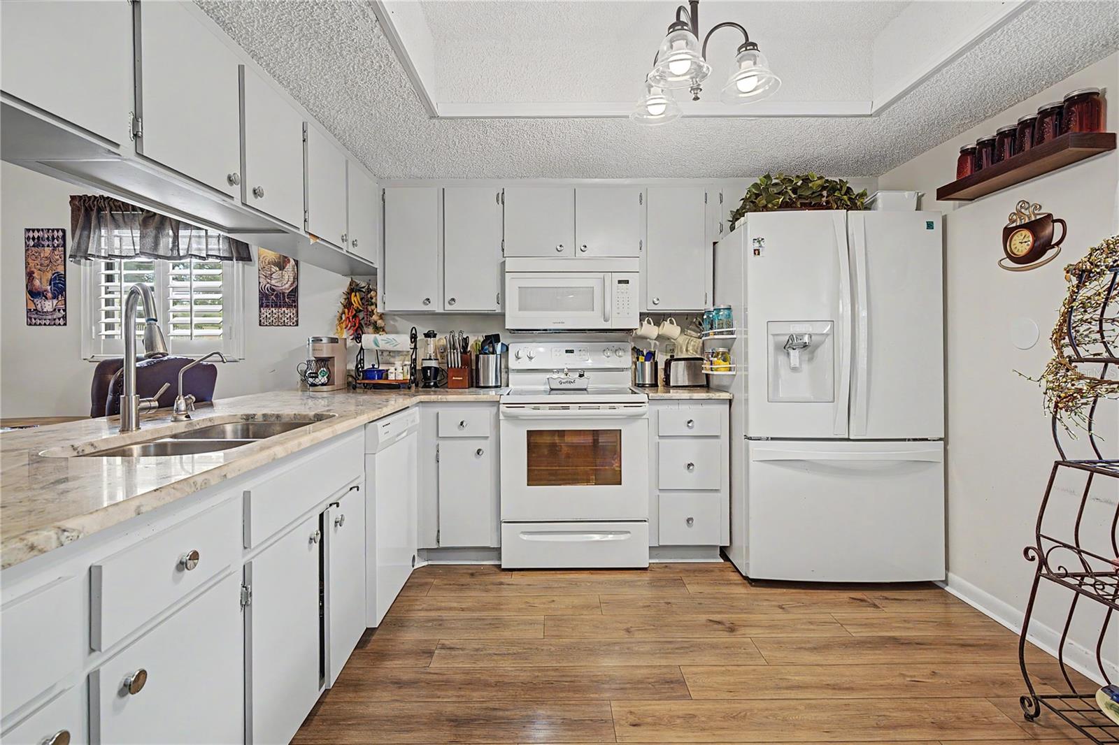38225 BOXWOOD DR — photo 8
