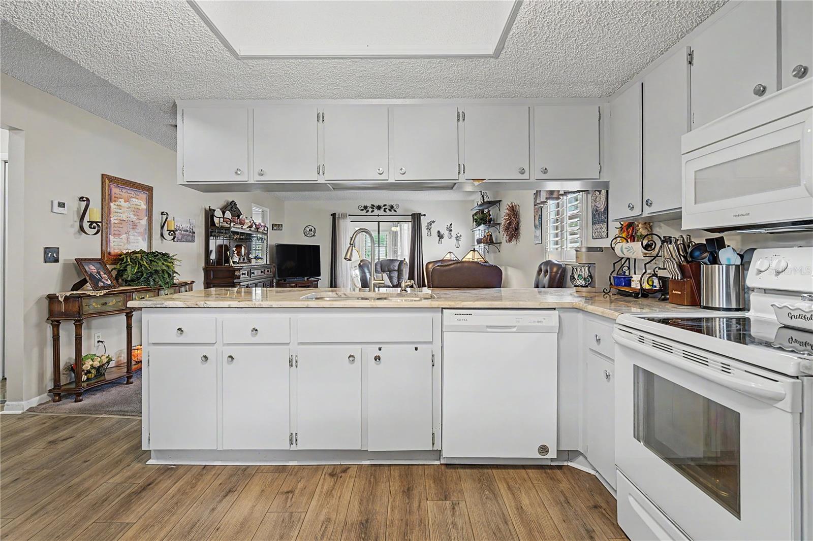 38225 BOXWOOD DR — photo 17