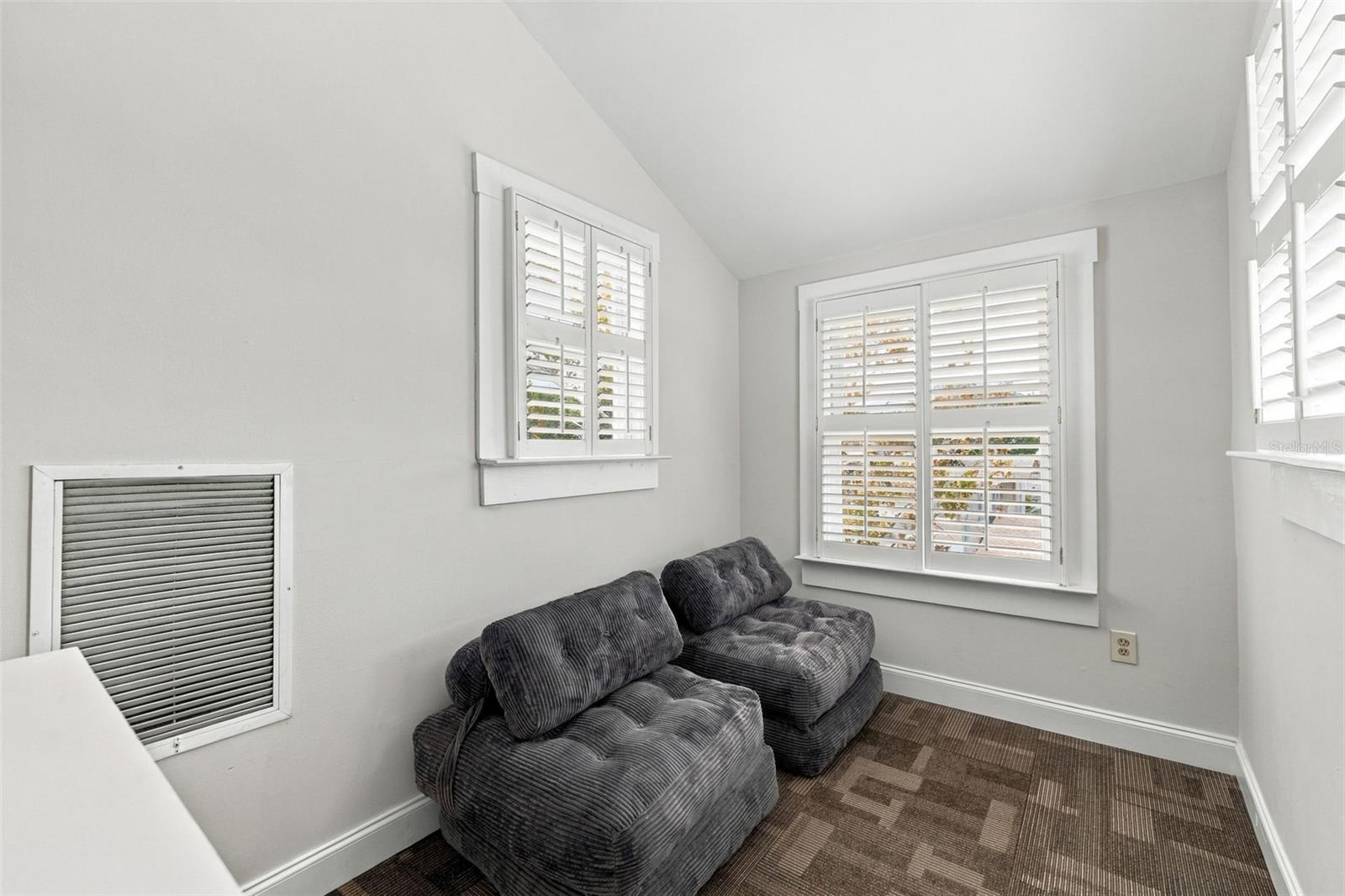 1801 W HILLS AVE — photo 43
