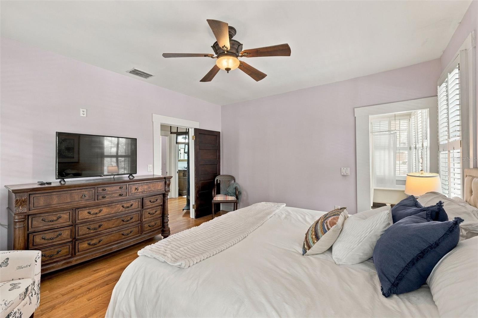 1801 W HILLS AVE — photo 34