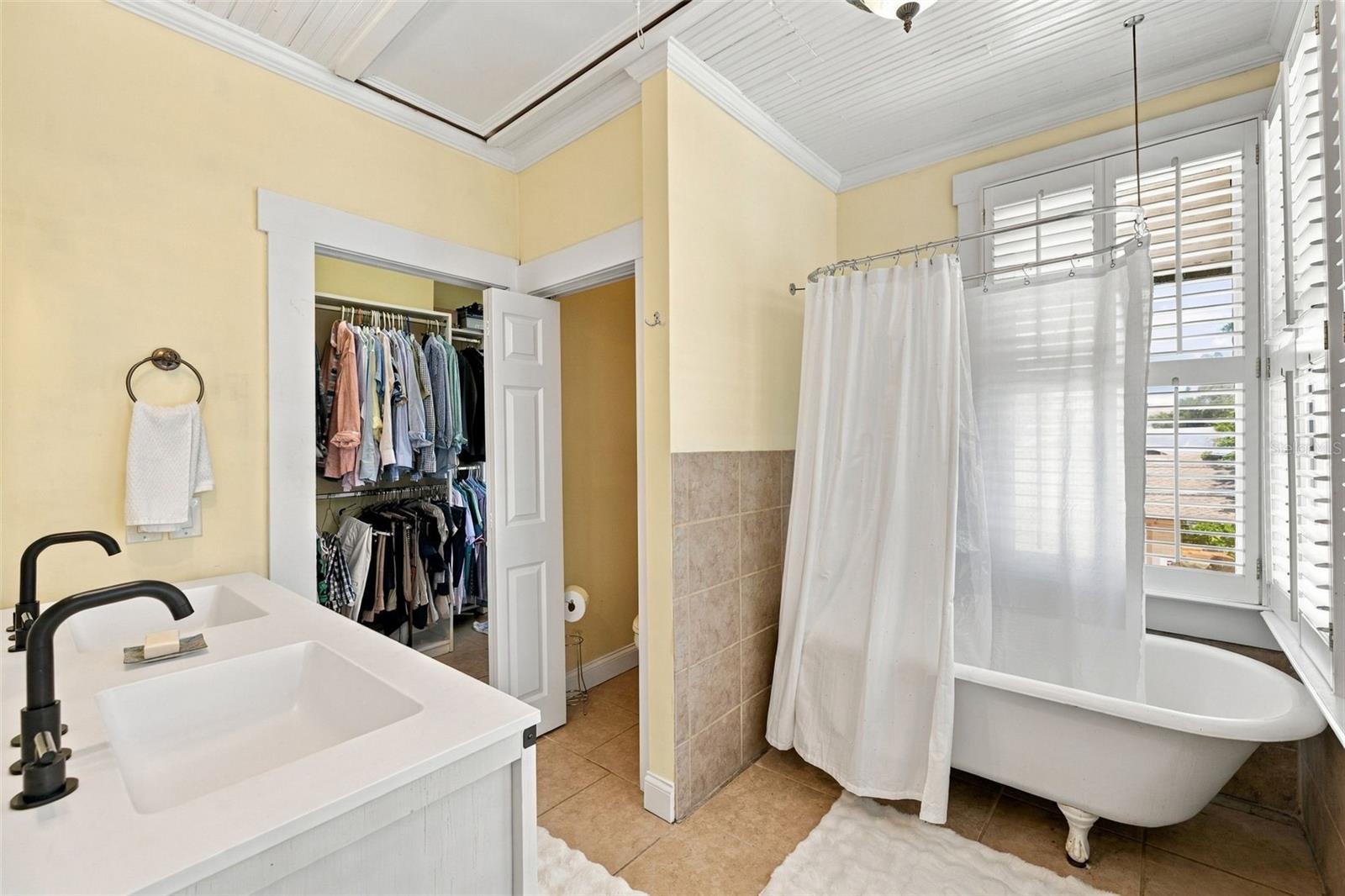 1801 W HILLS AVE — photo 35