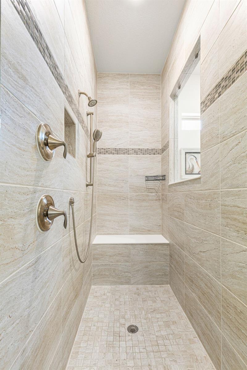 1528 FOREST GLEN CT — photo 36