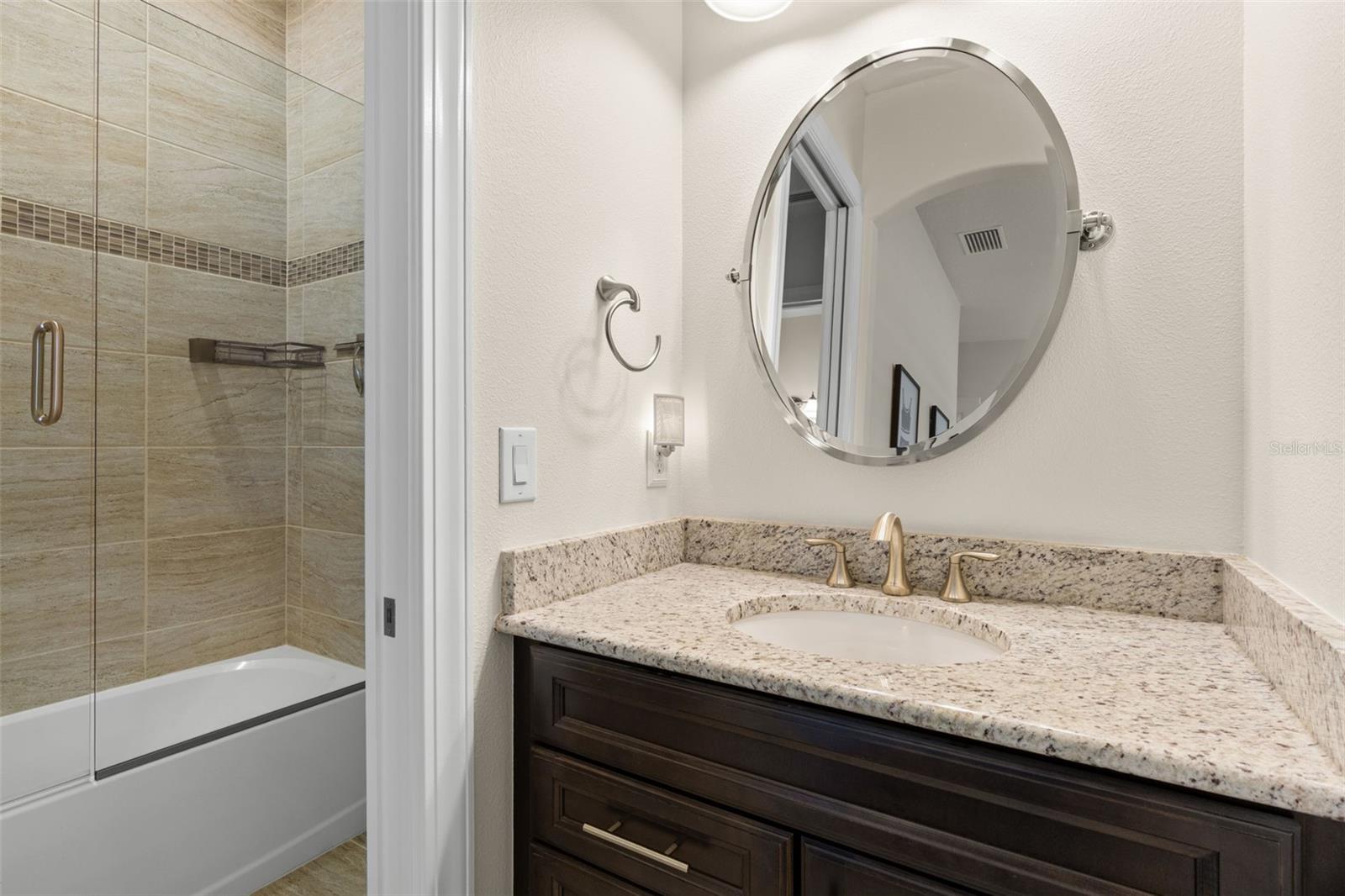 1528 FOREST GLEN CT — photo 41