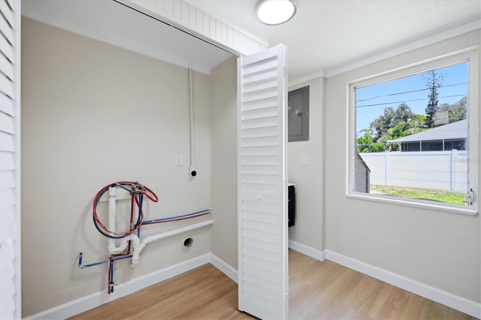 228 STANFORD RD — photo 22