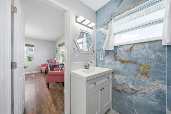6421 DRIFTWOOD DR — photo 37
