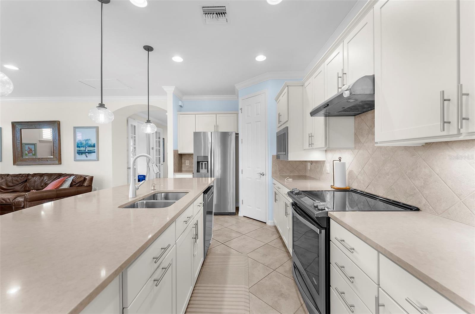 13908 KARINA ST — photo 4