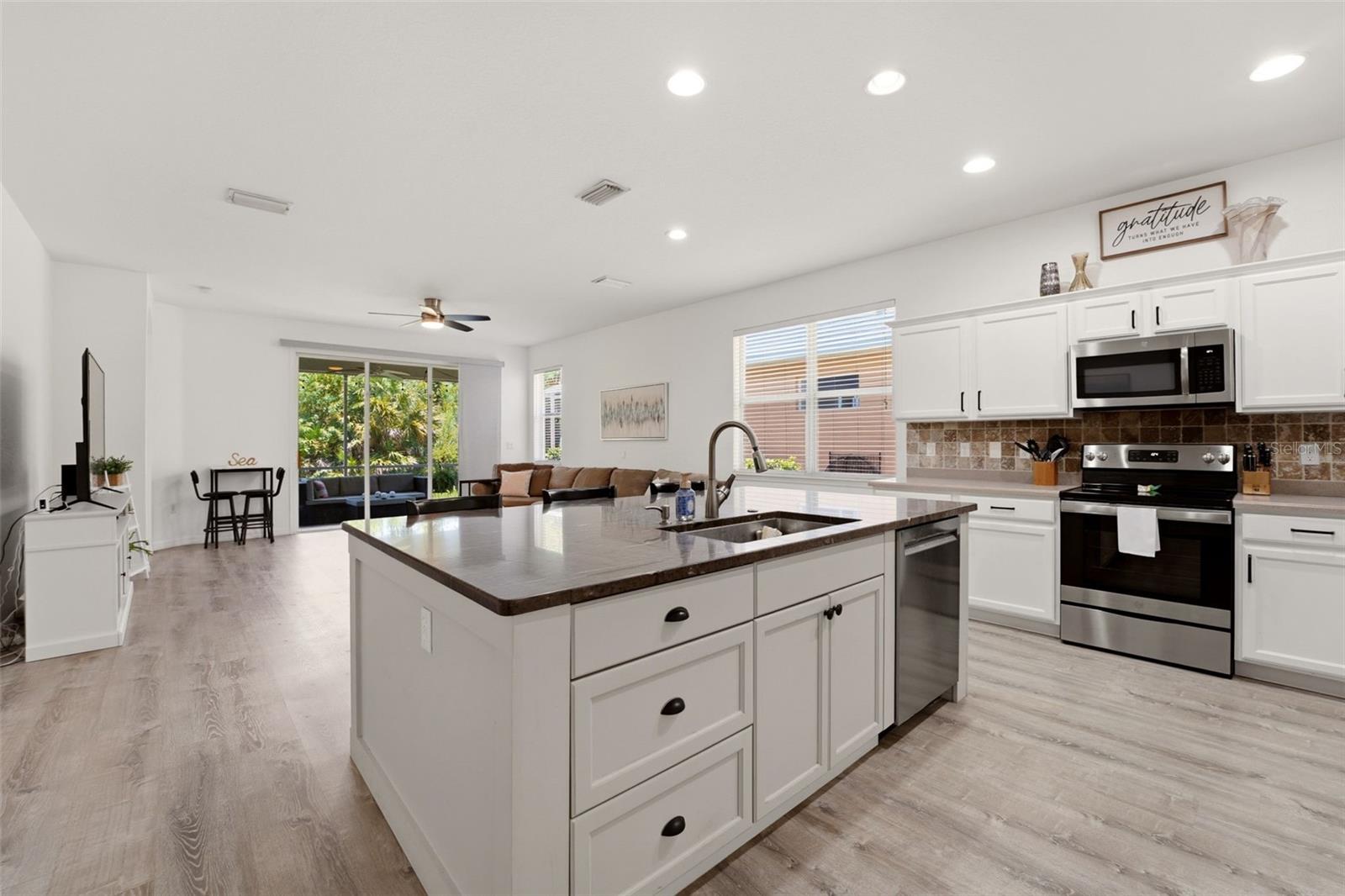 1796 SCARLETT AVE — photo 13