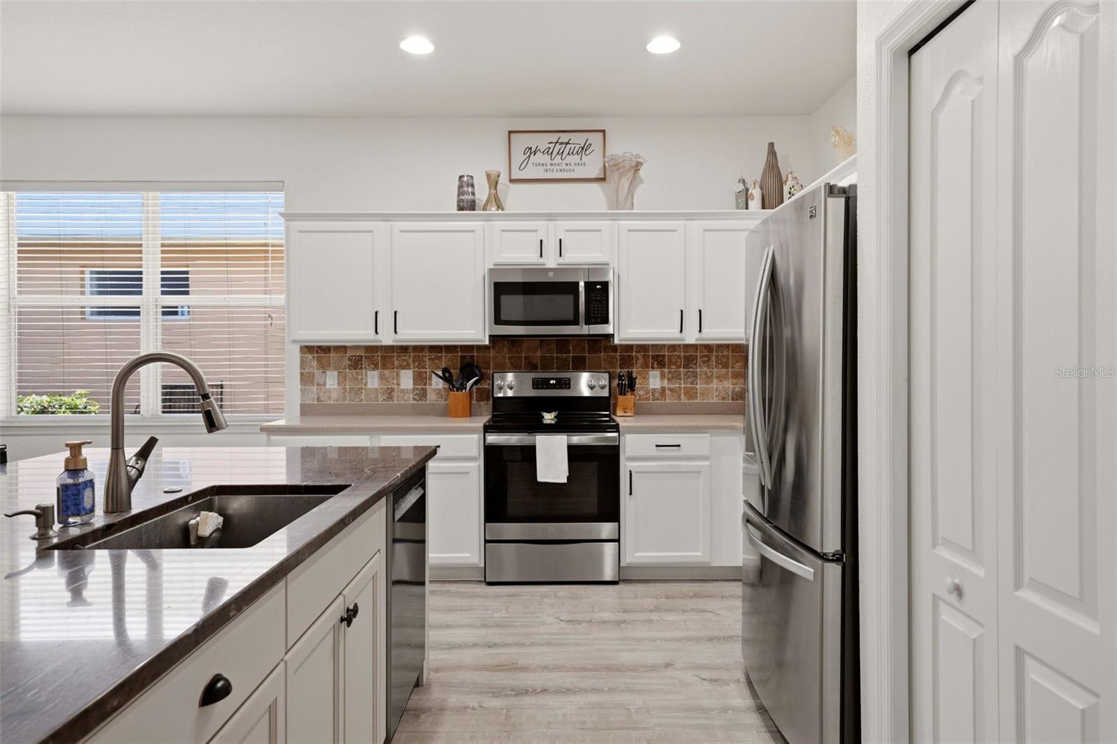 1796 SCARLETT AVE — photo 12