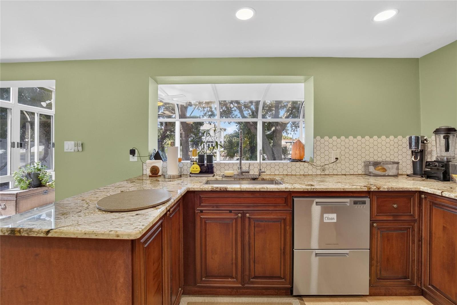10718 DRUMMOND RD — photo 20