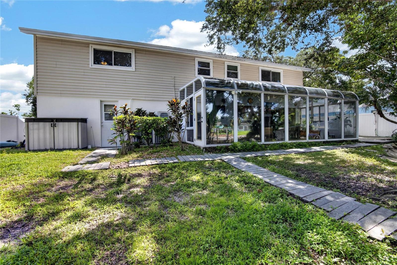 10718 DRUMMOND RD — photo 9