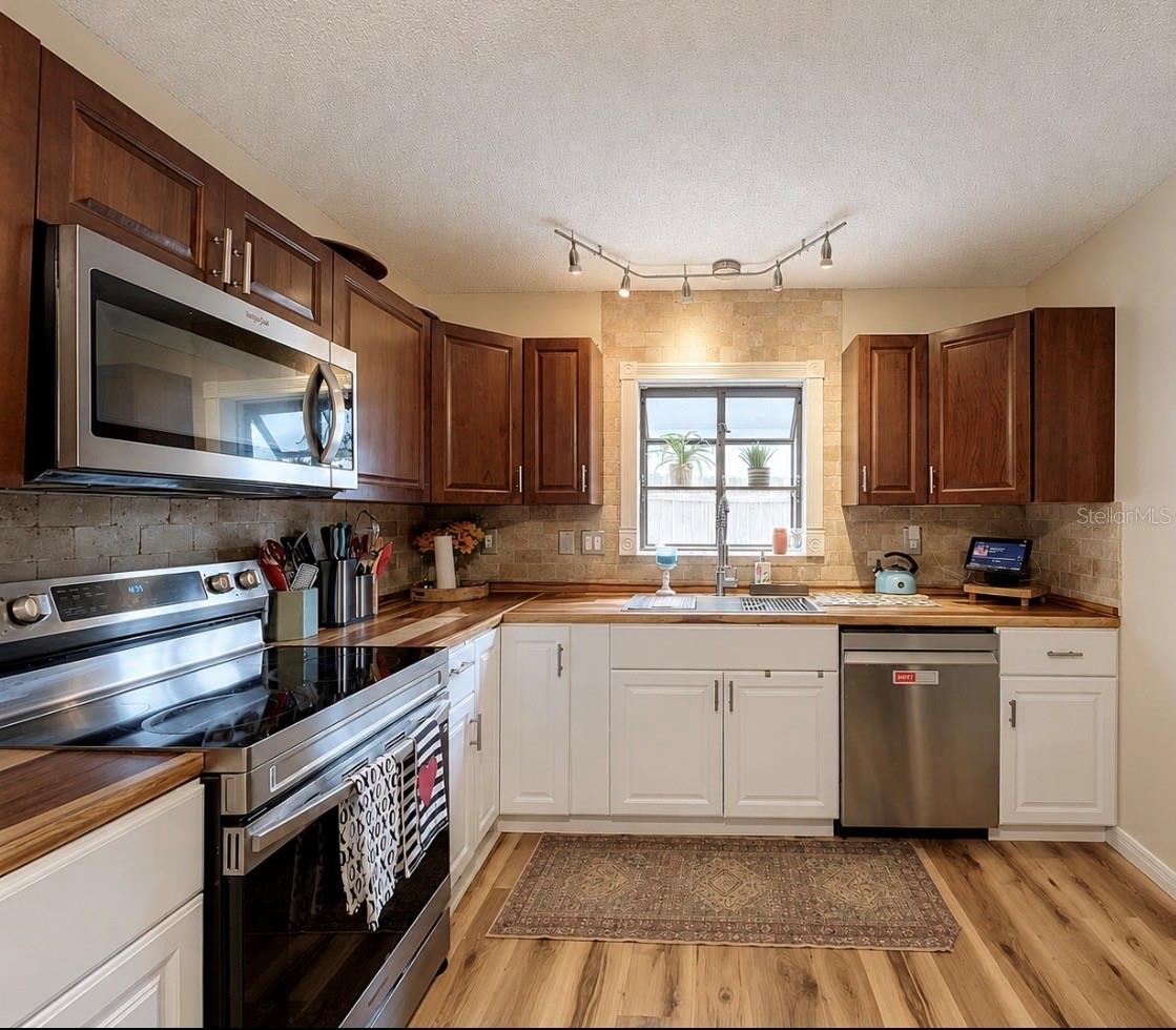 6250 CEDARBROOK DR N — photo 12