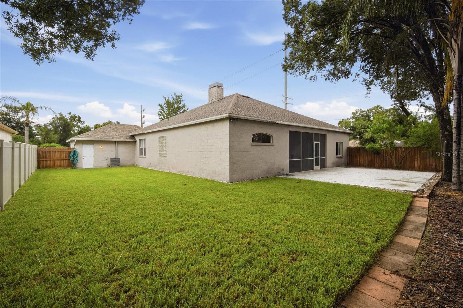 14902 DEVONSHIRE WOODS PL — photo 33