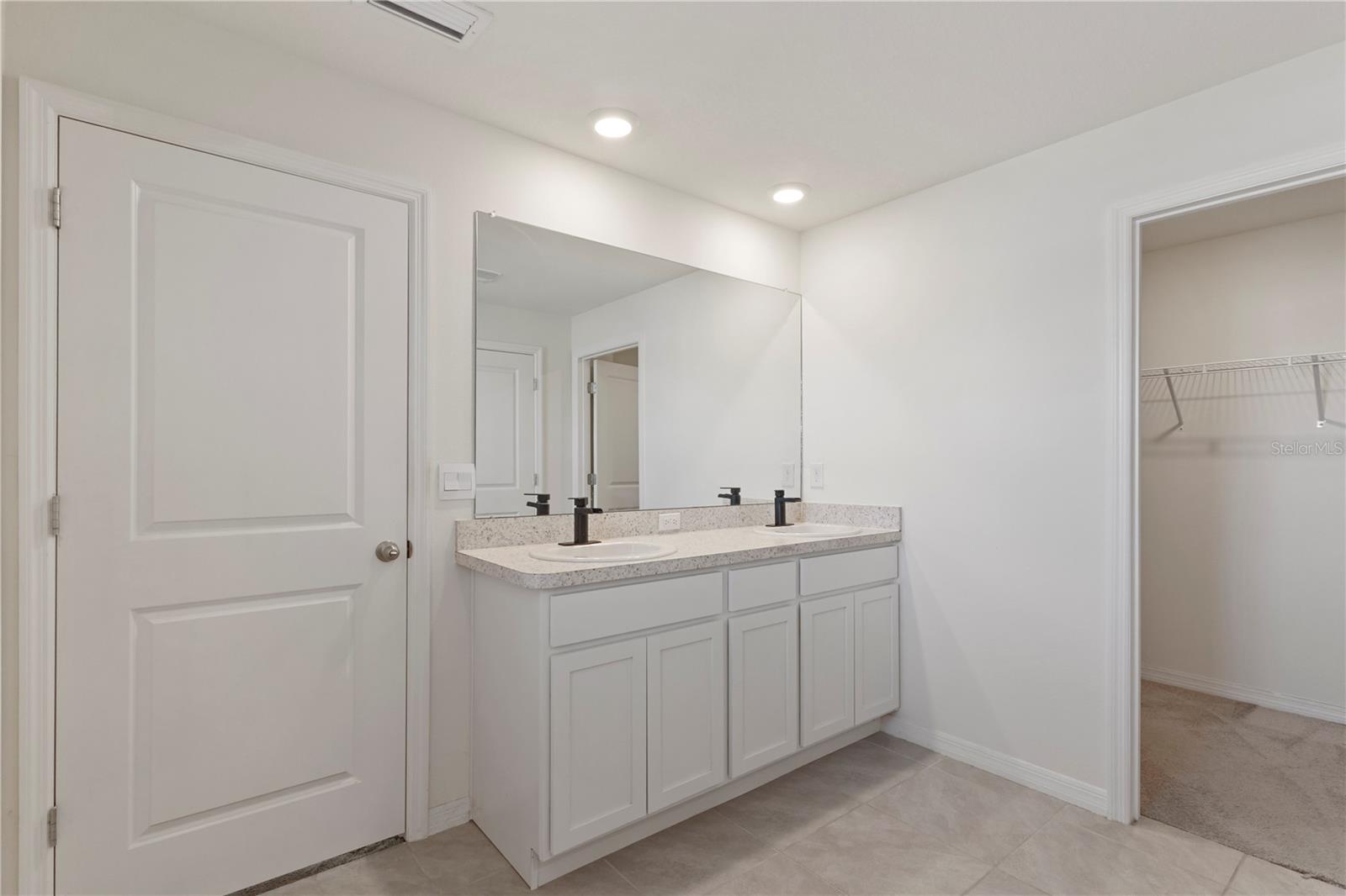 13695 WINEBERRY DR — photo 22