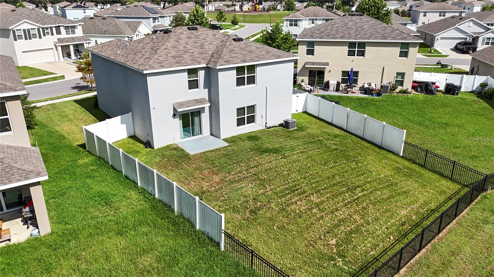 13695 WINEBERRY DR — photo 32