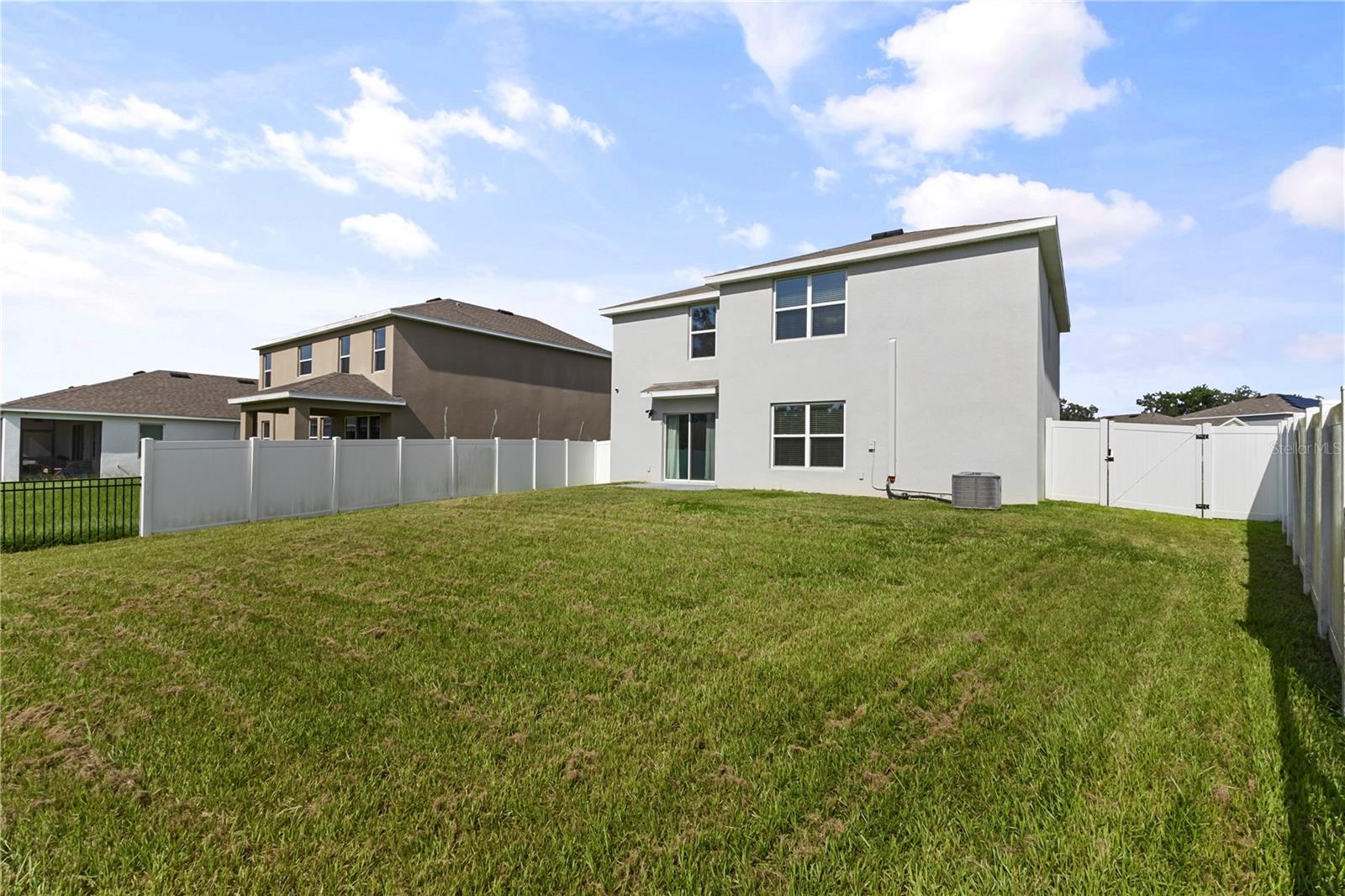 13695 WINEBERRY DR — photo 40