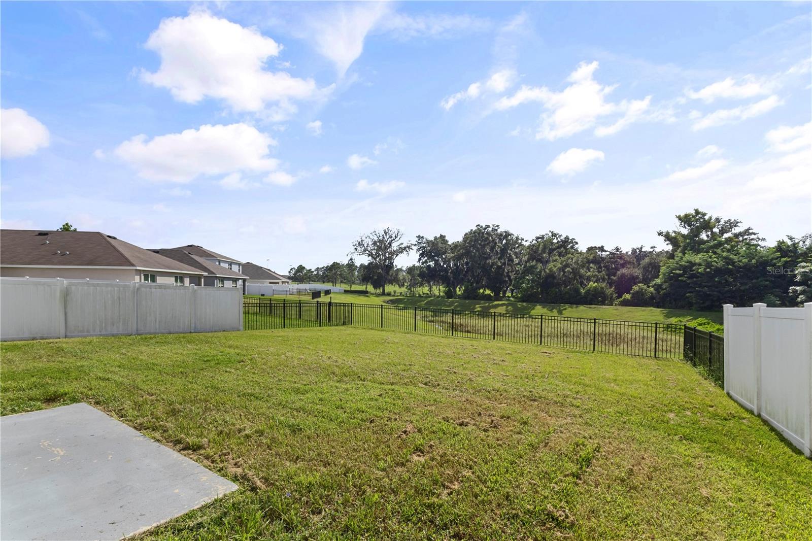 13695 WINEBERRY DR — photo 41