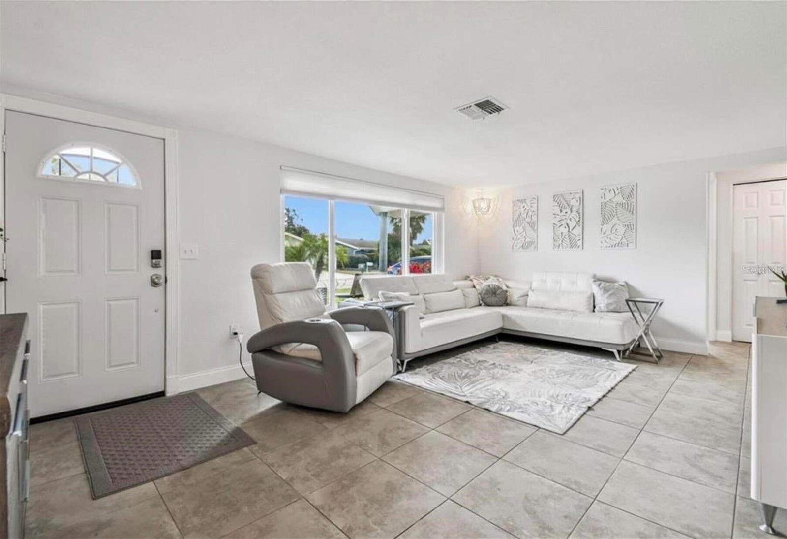 7519 HOLLY LAKE LN — photo 4