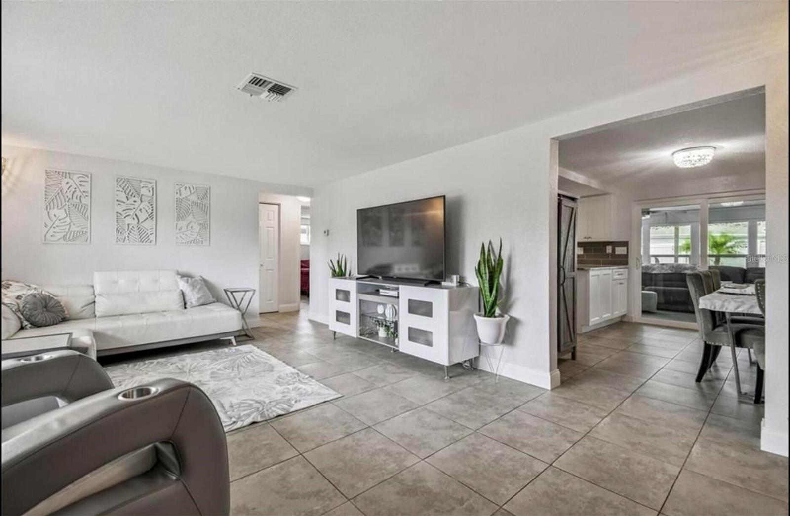7519 HOLLY LAKE LN — photo 3